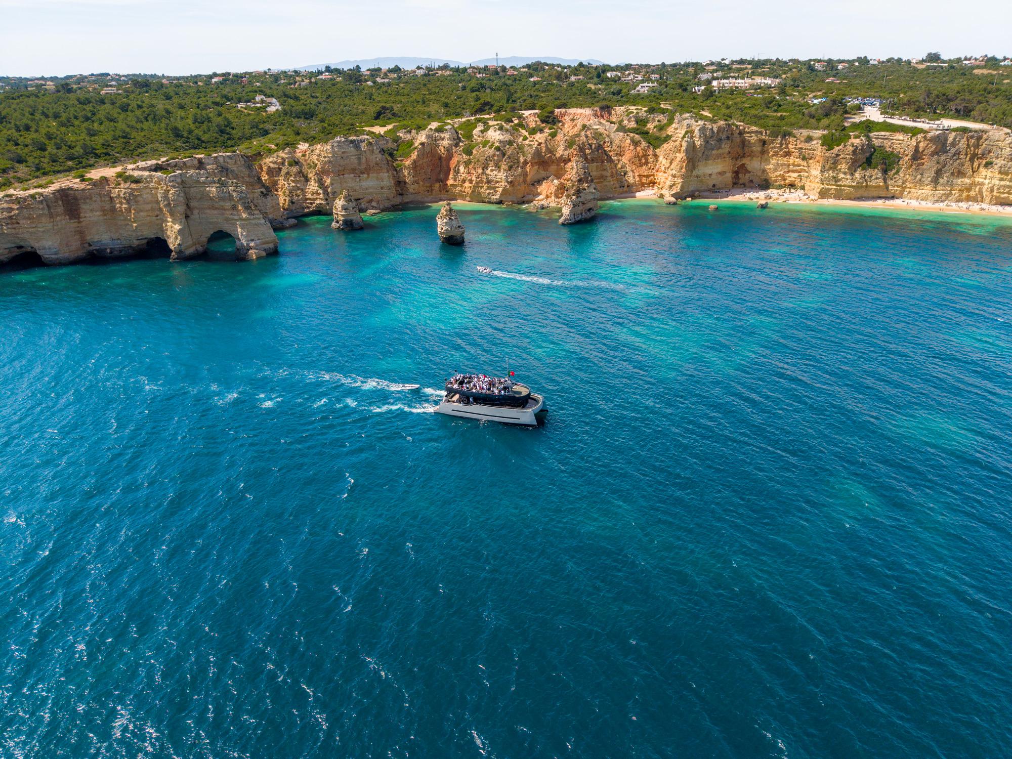 Albufeira: Benagil Caves Catamaran Cruise with Brunch & Open Bar