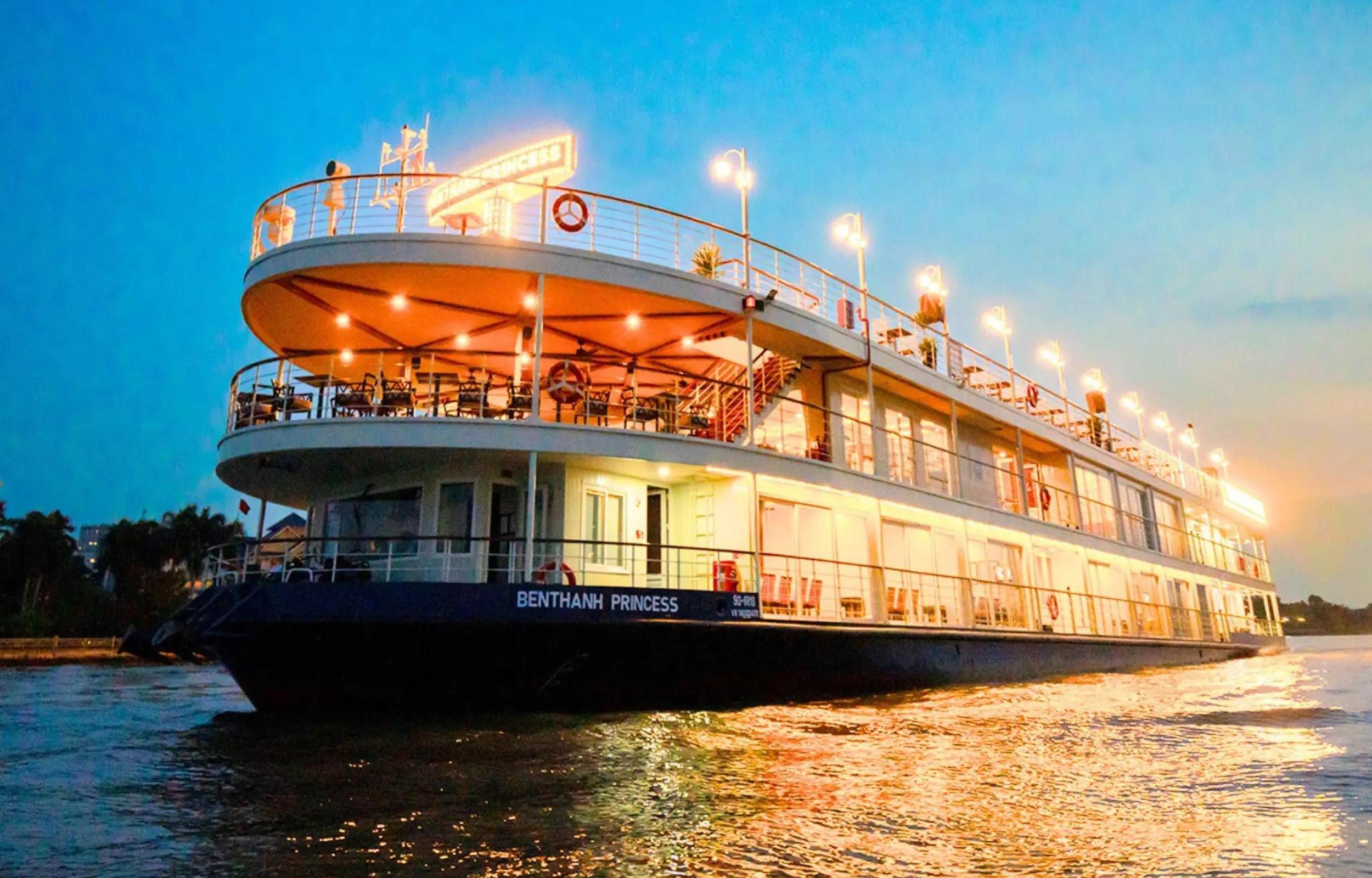 Saigon River Evening Cruise with Custom Menu Options