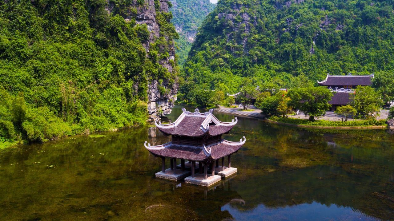 Hanoi to Ninh Binh: Hoa Lu, Trang An & Mua Cave Day Tour