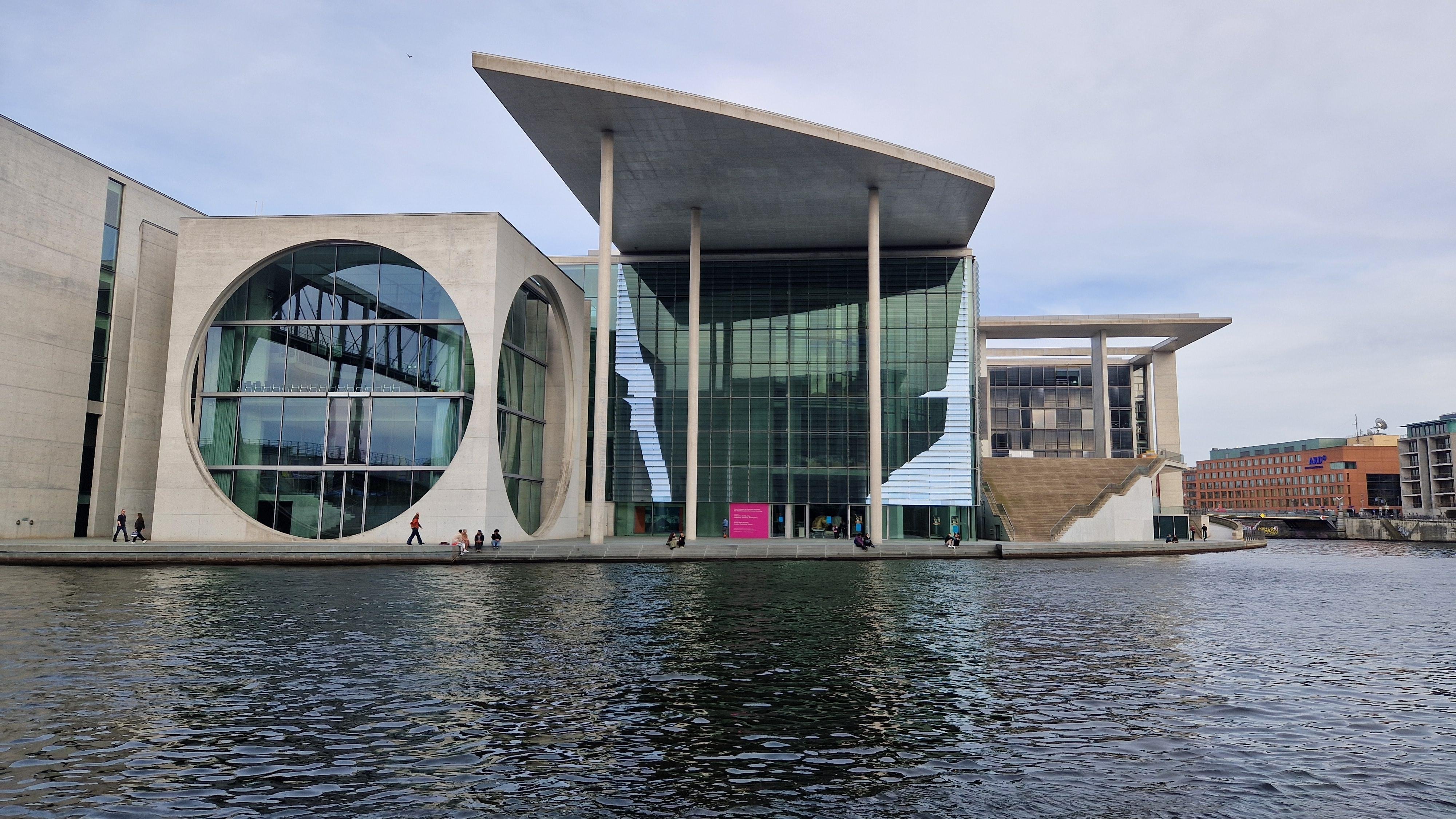 Berlin: Guided Walking Tour around the Reichstag