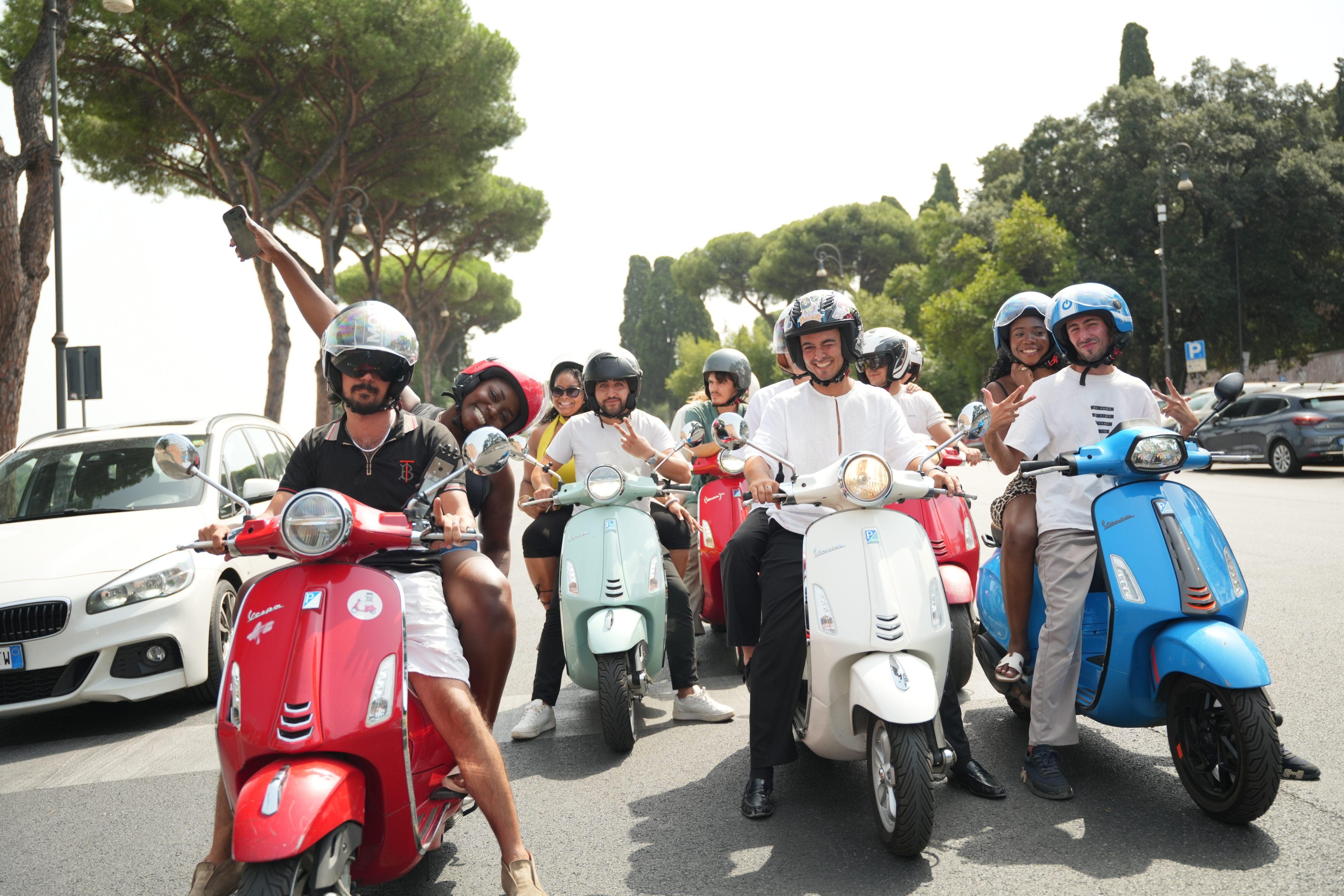 Rome vespa photo tour photoshoot passenger city backdrops — image 44