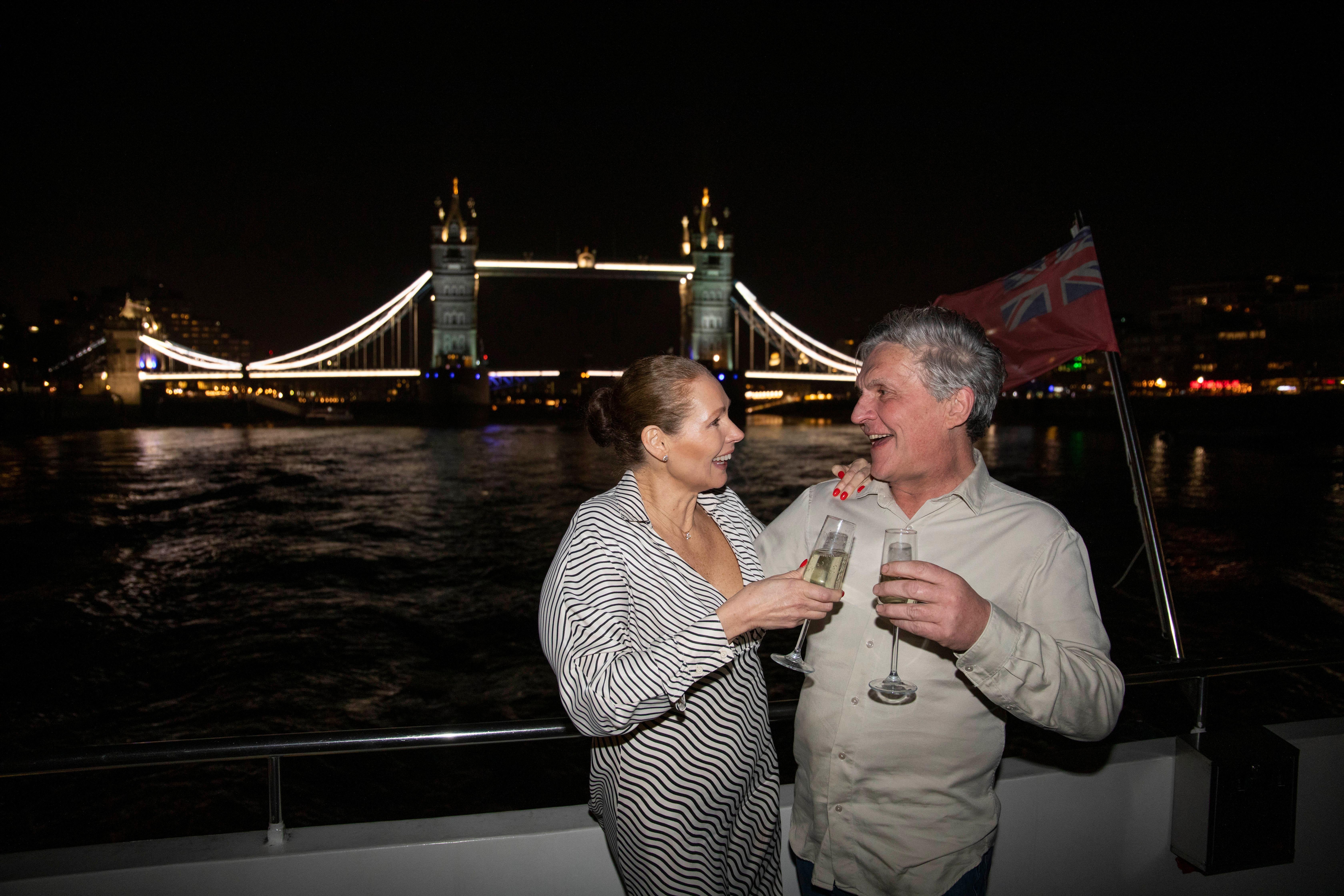 Thames dinner cruise in London — image 7