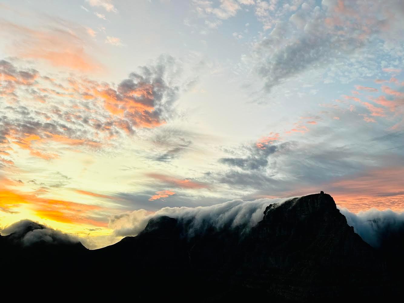 Cape Town: Lion's Head or Table Mountain Guided Hike