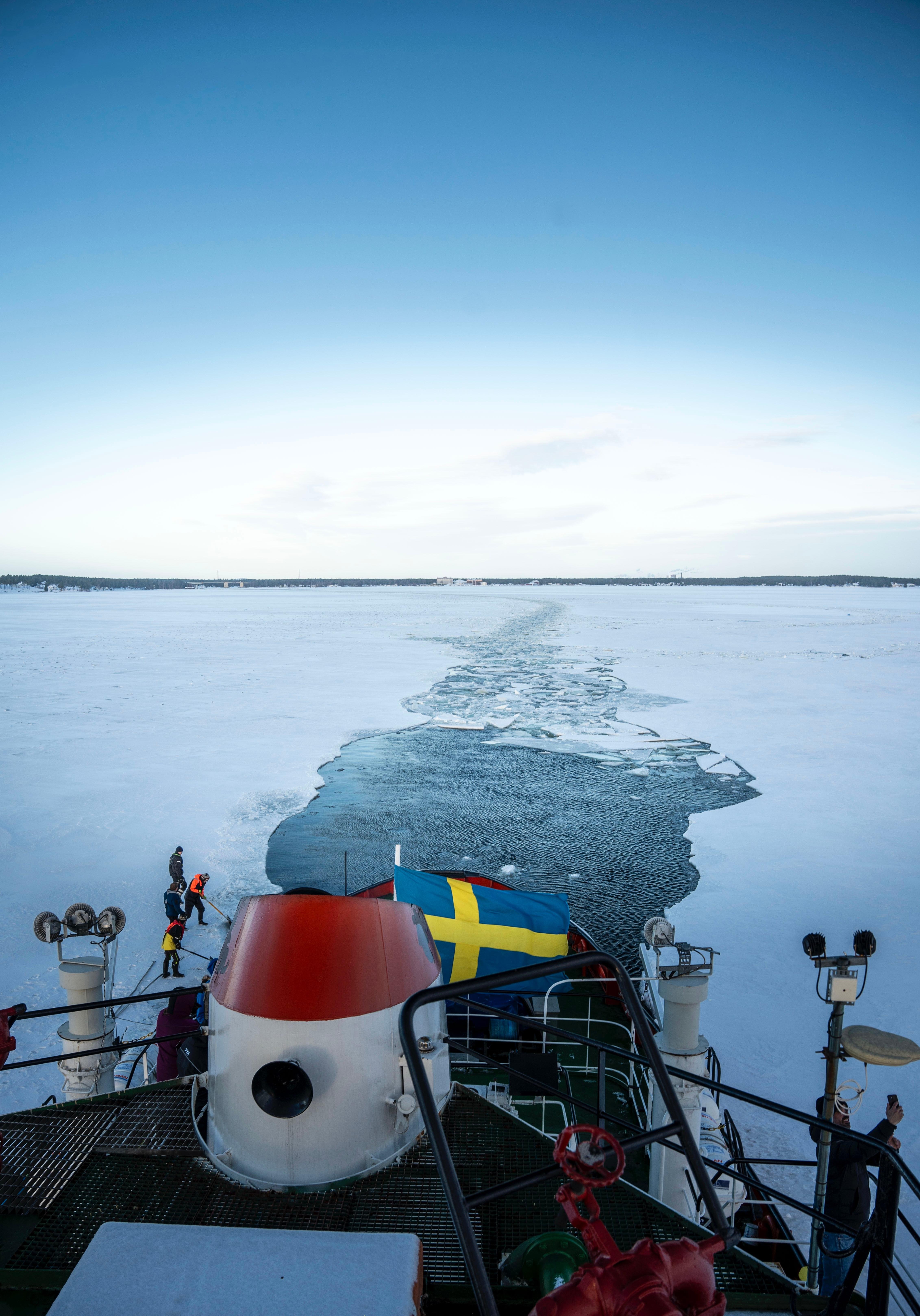 Arctic Icebreaker Cruise with Ice Floating in Lapland