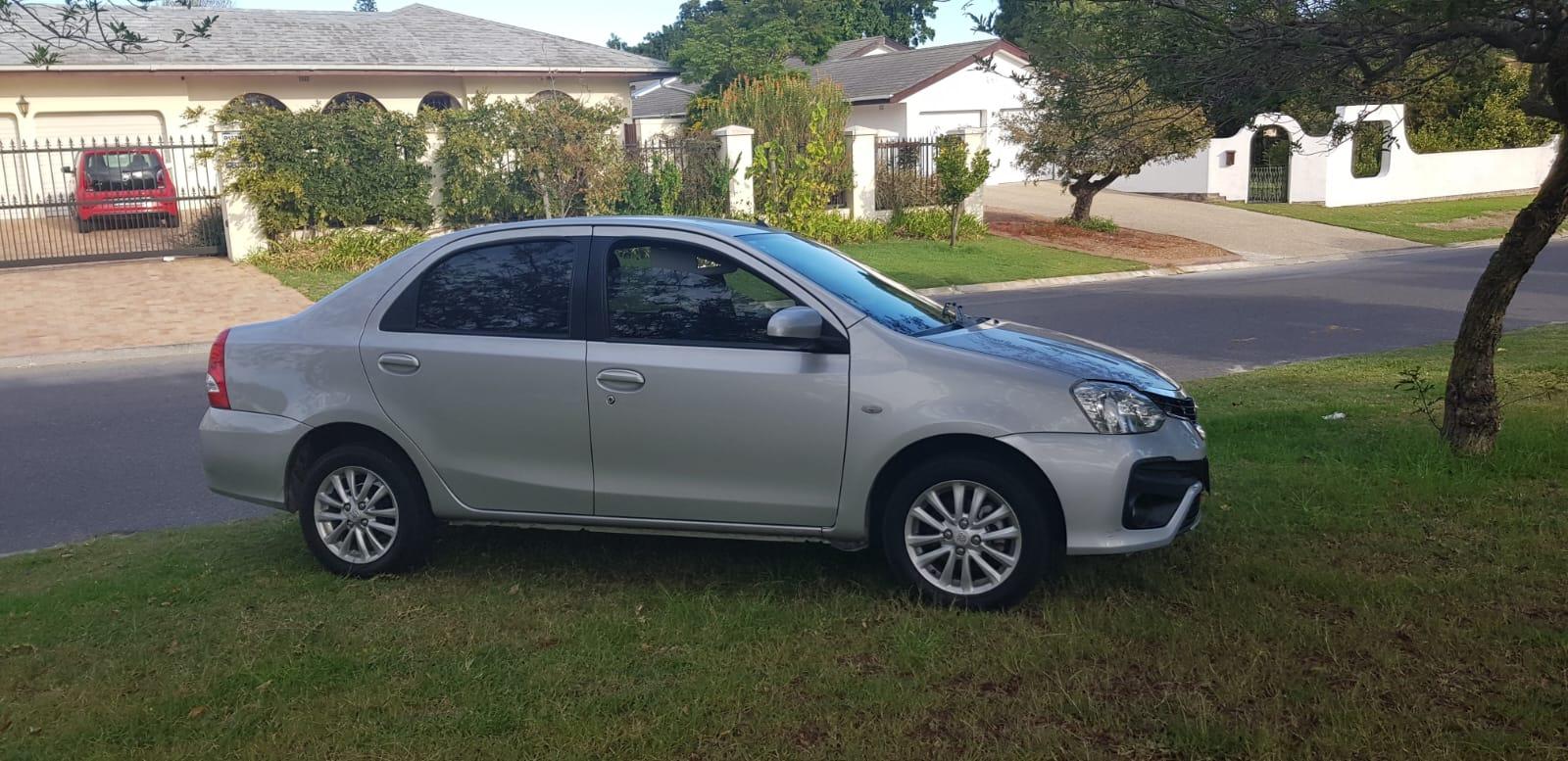 Private Airport Transfer: Cape Town International to City Hotels