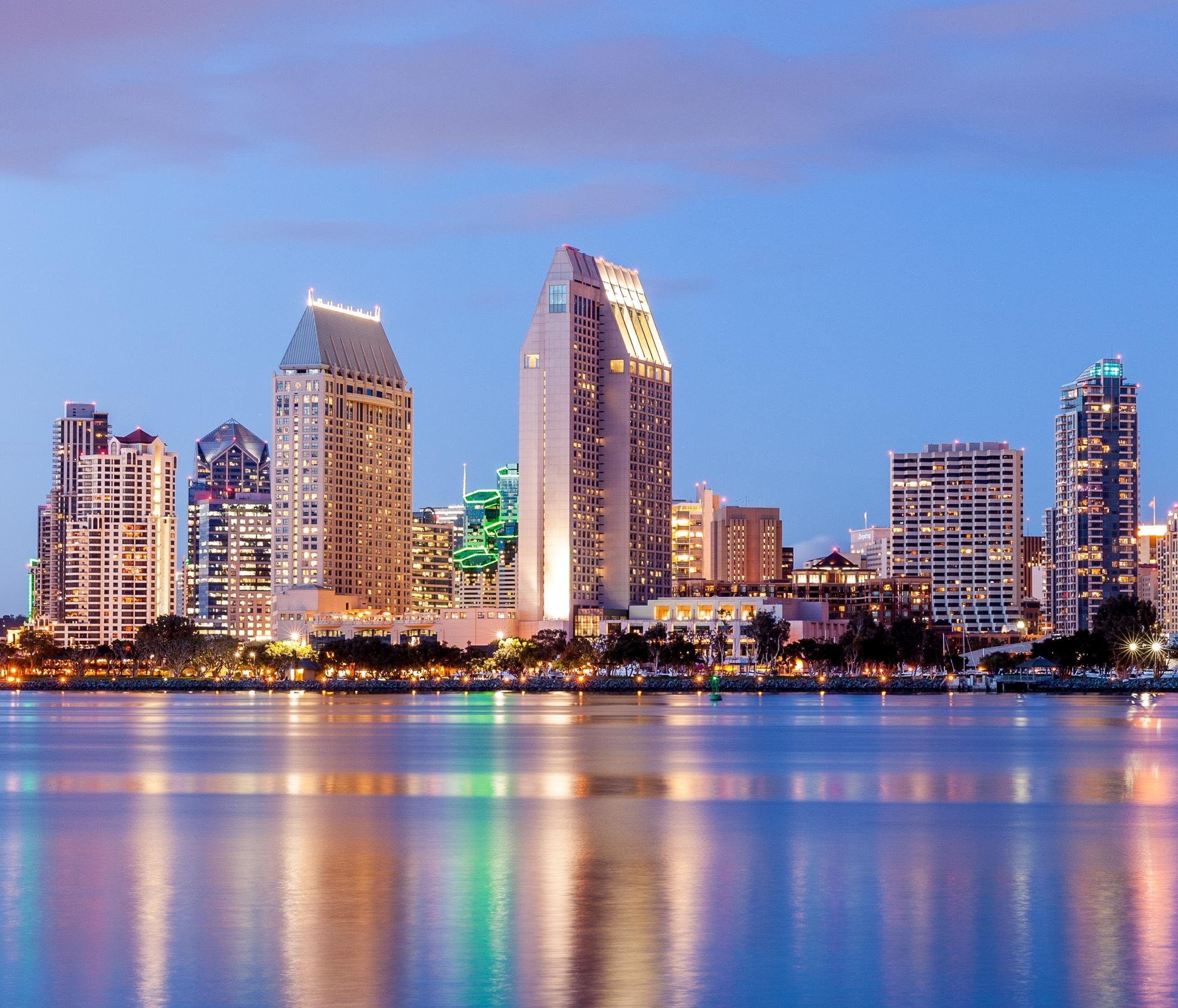 San Diego: Sunset Sailing Tour with Wildlife Watching