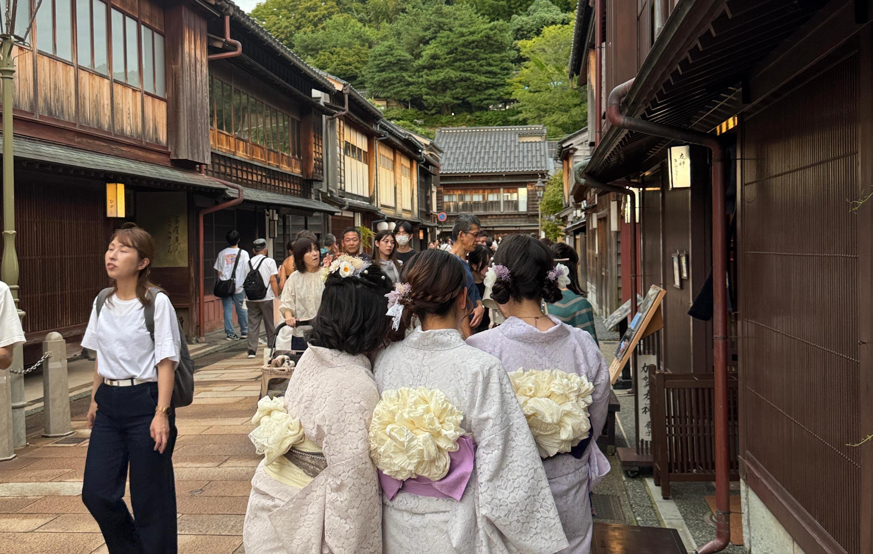 Tokyo to Shirakawago & Kanazawa Day Trip