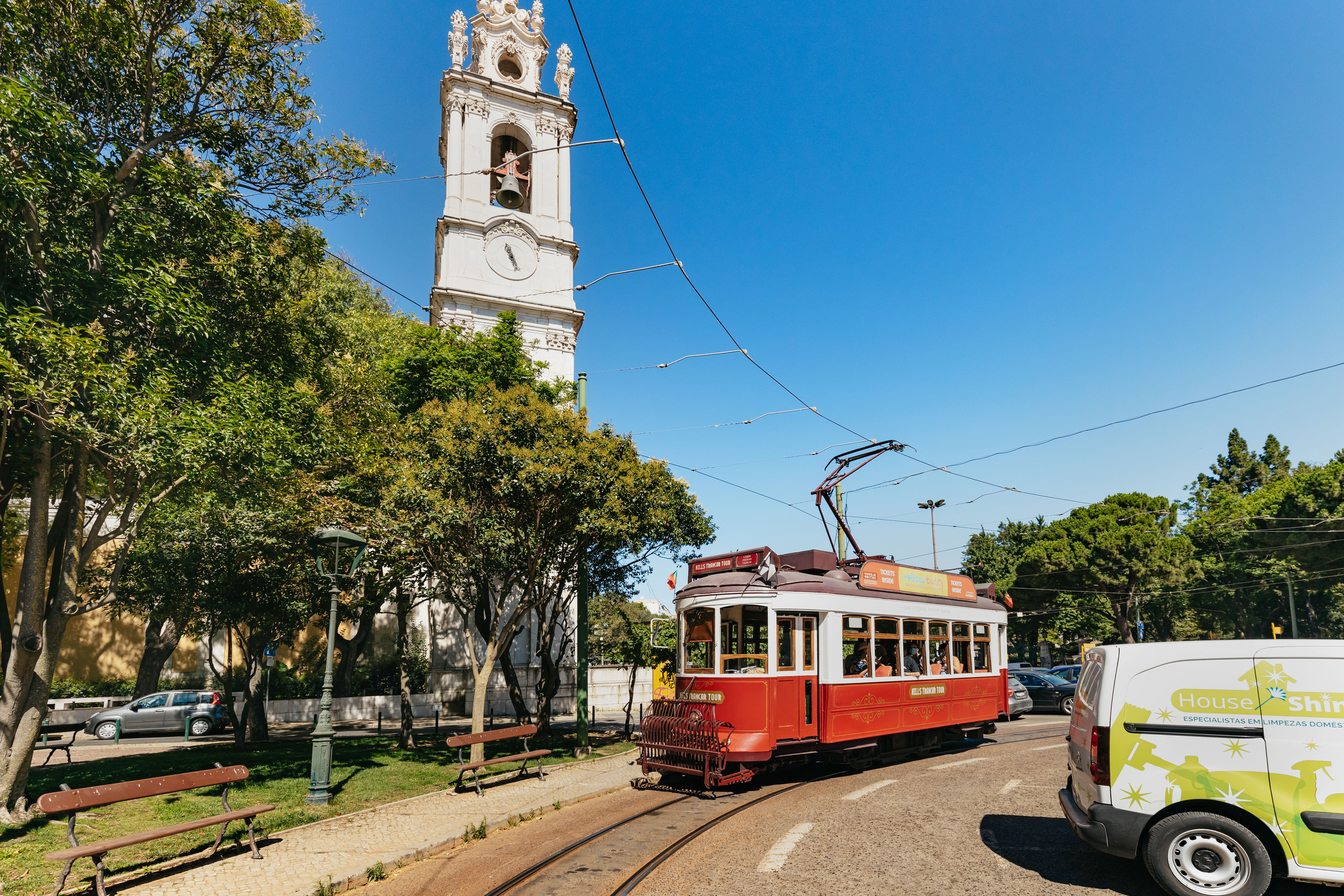 Lisbon 72/96-Hour Hop-On Hop-Off Bus, Tram & Boat Pass