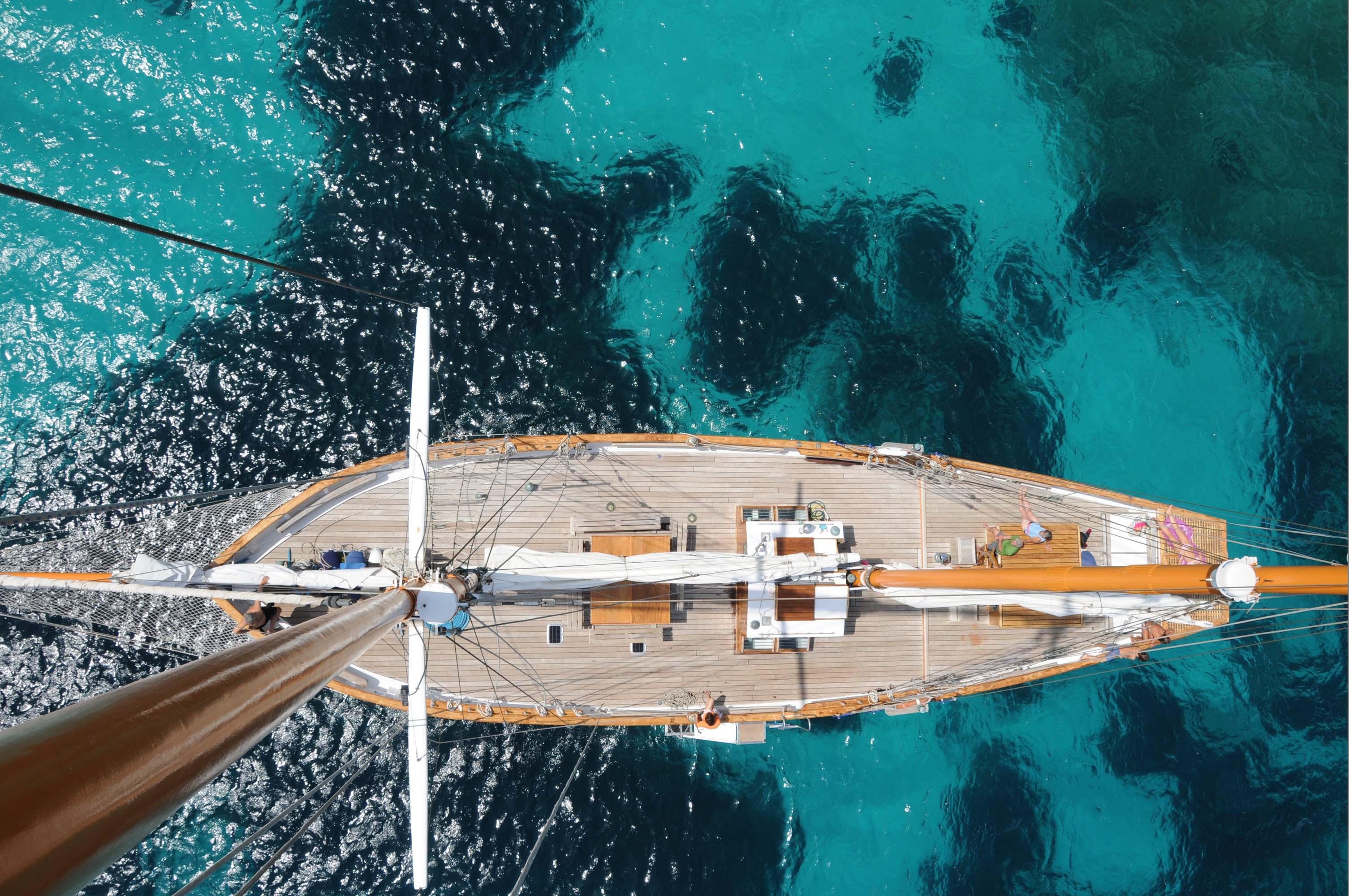 Marseille Calanques Full-Day Sailing Cruise with Lunch & Wine