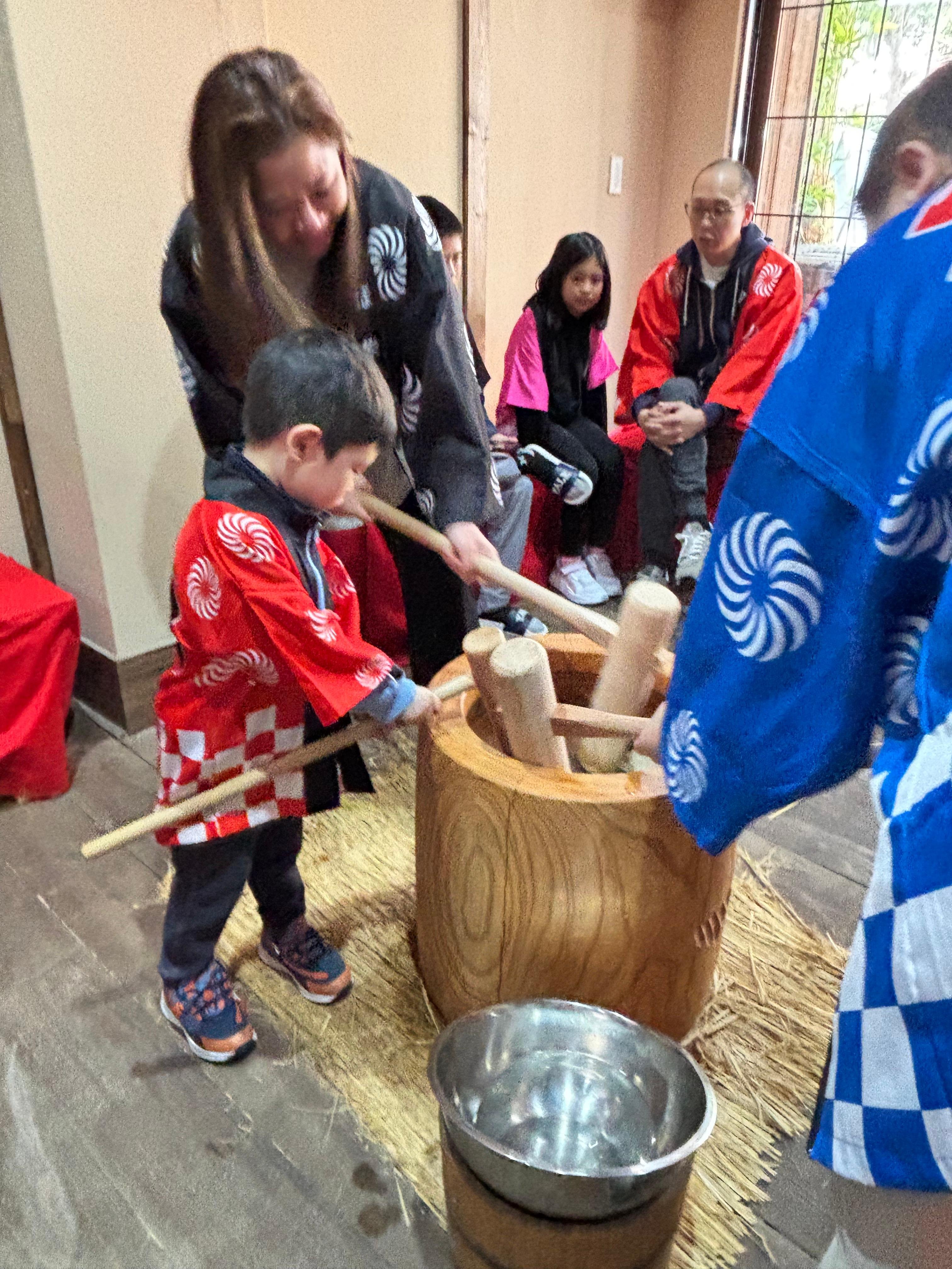Osaka Traditional Mochi Pounding Workshop & Tasting