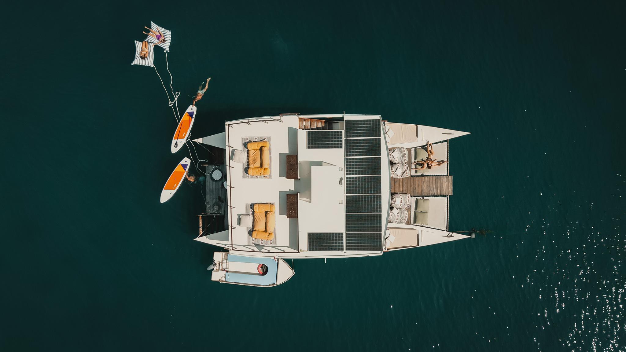 Gili Islands 4-in-1 Catamaran Snorkeling Cruise