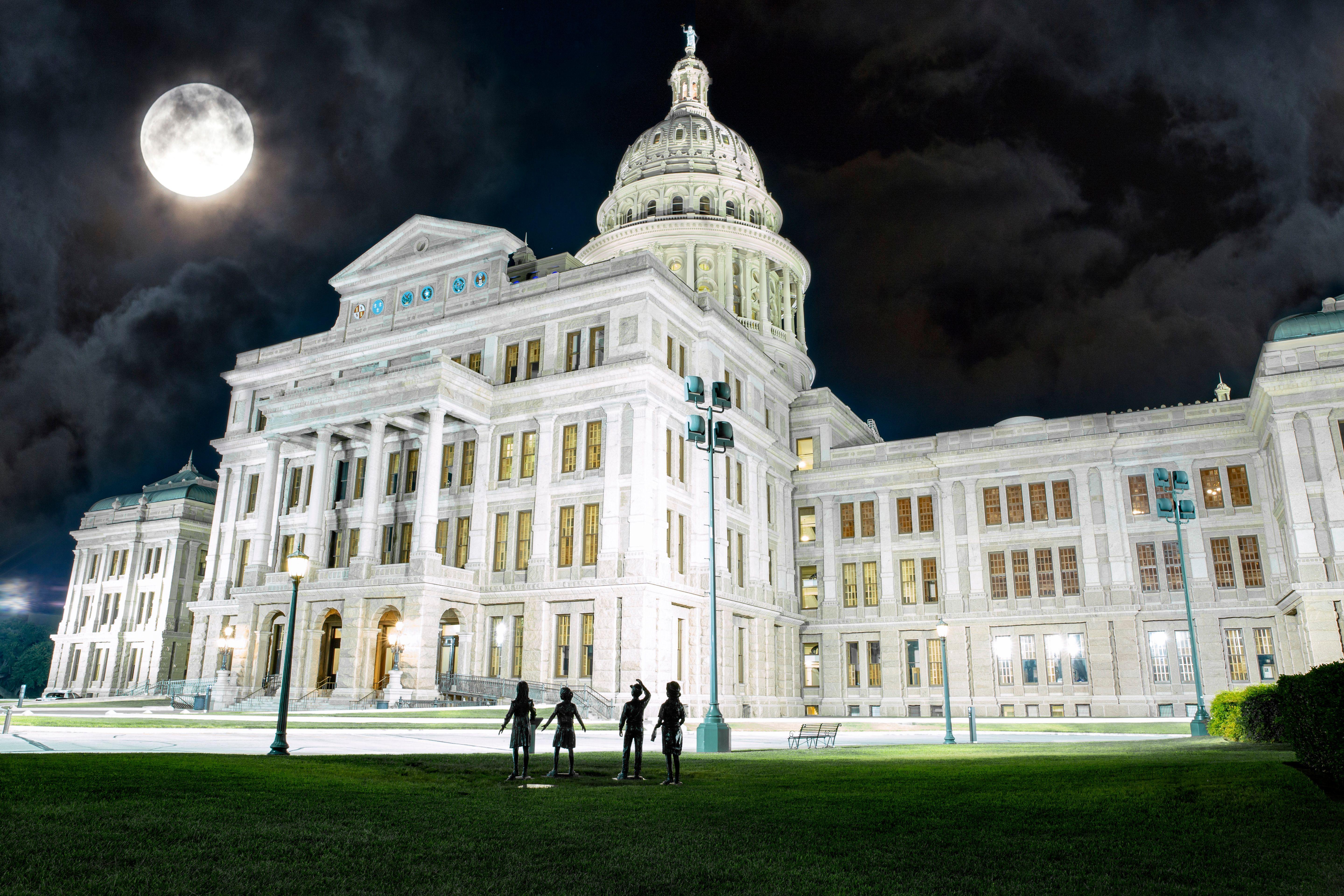Austin Ghost Walk: Hauntings & Dark History Tour