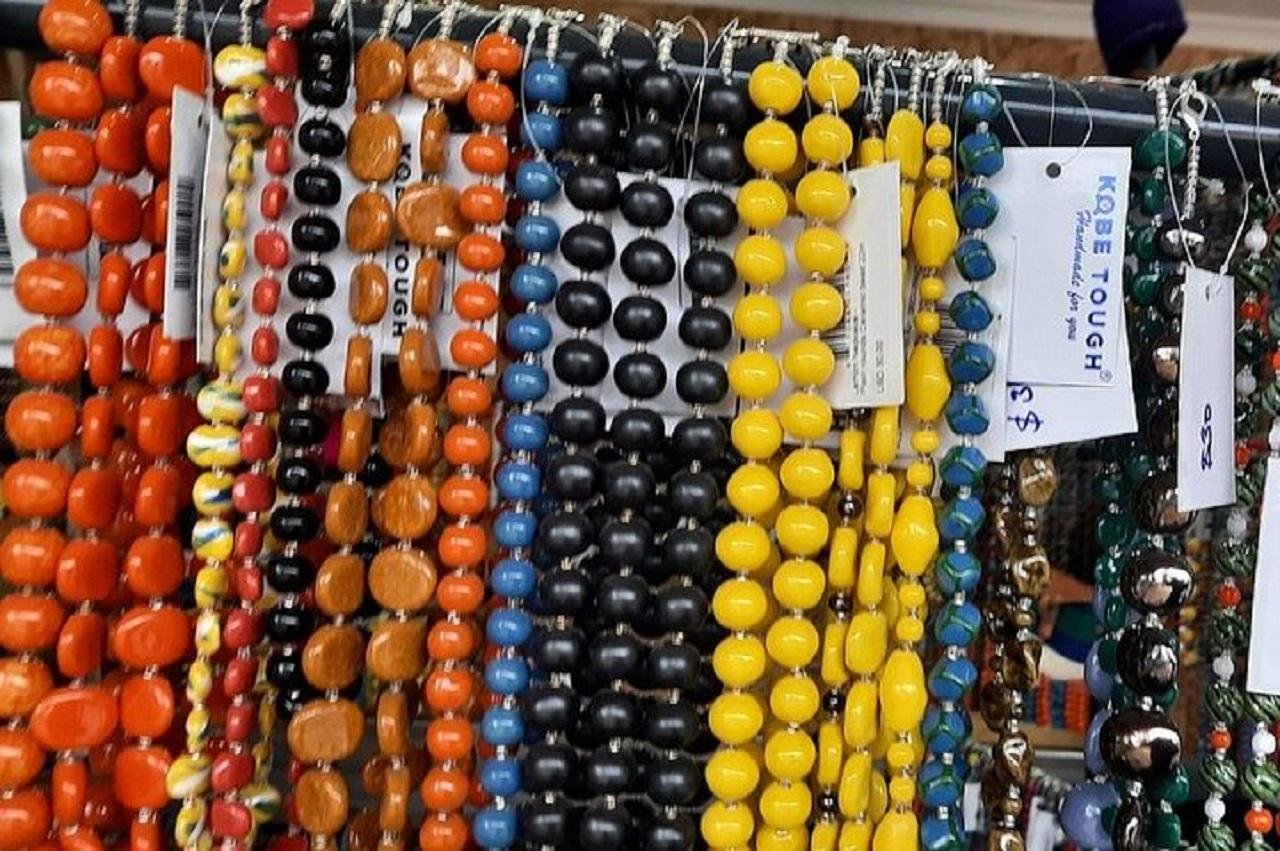 Nairobi Highlights: Karen Blixen Museum, Giraffe Center & Kobe Beads