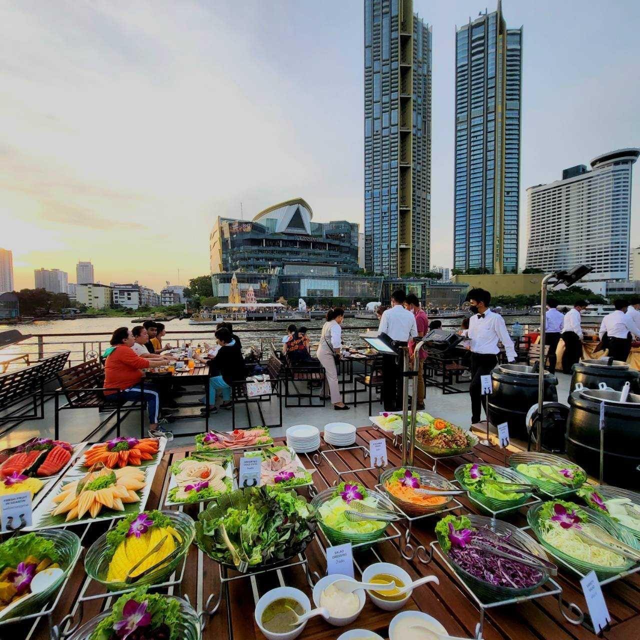 Bangkok Chao Phraya River Dinner Cruise with Unlimited Beer