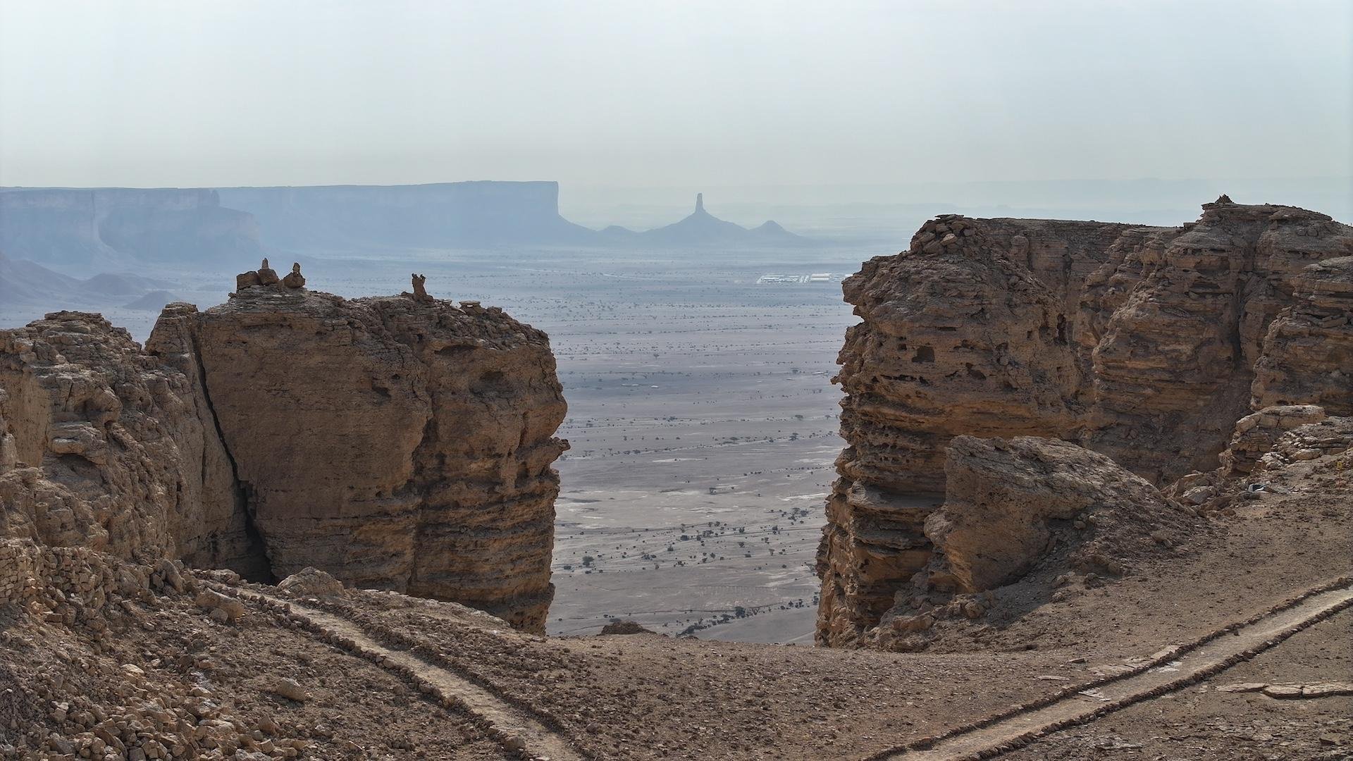 Edge of the World & Darb Al-Manjoor Desert Expedition