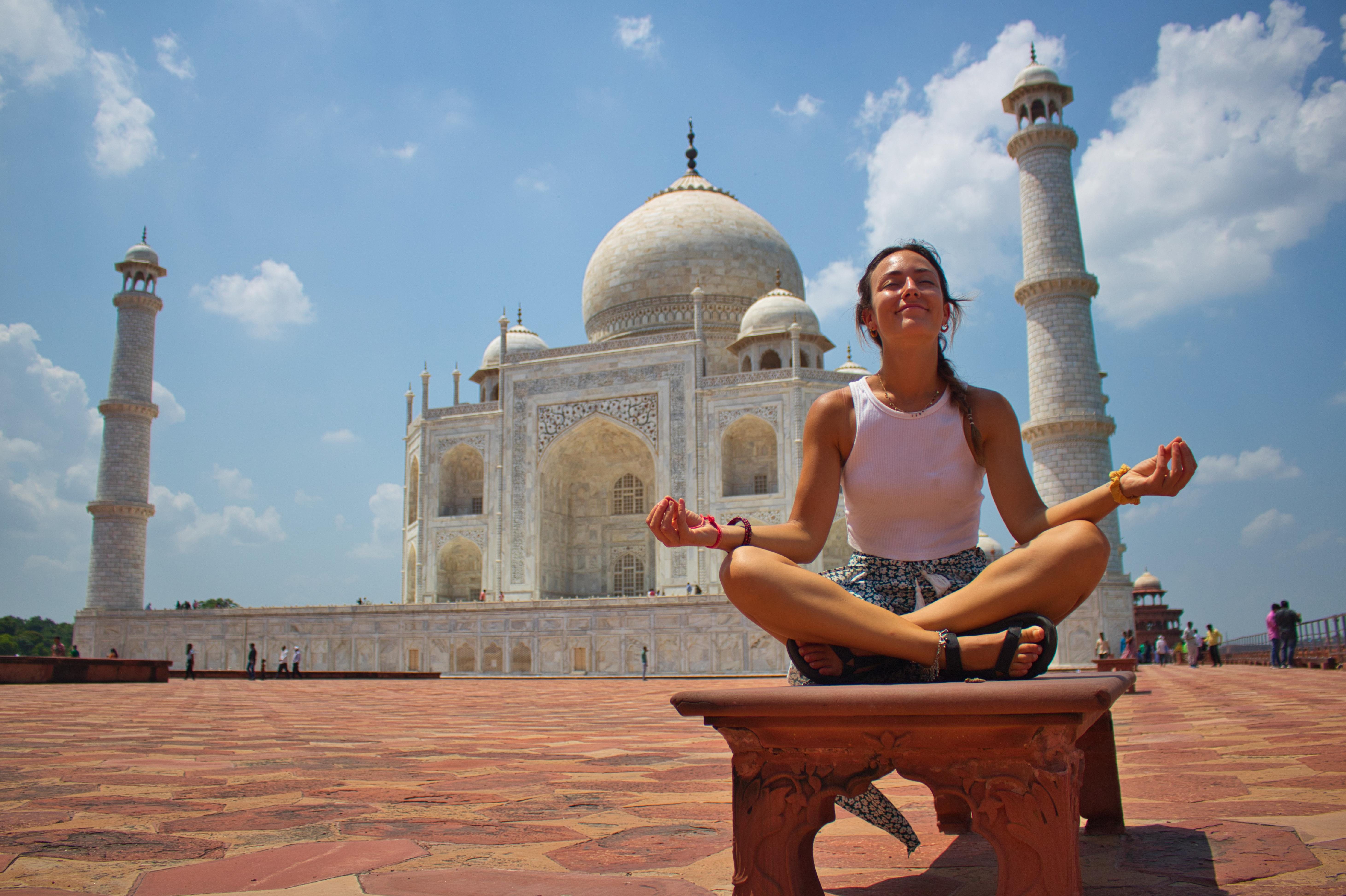 Delhi to Taj Mahal Sunrise Tour with Agra Fort & Pickup