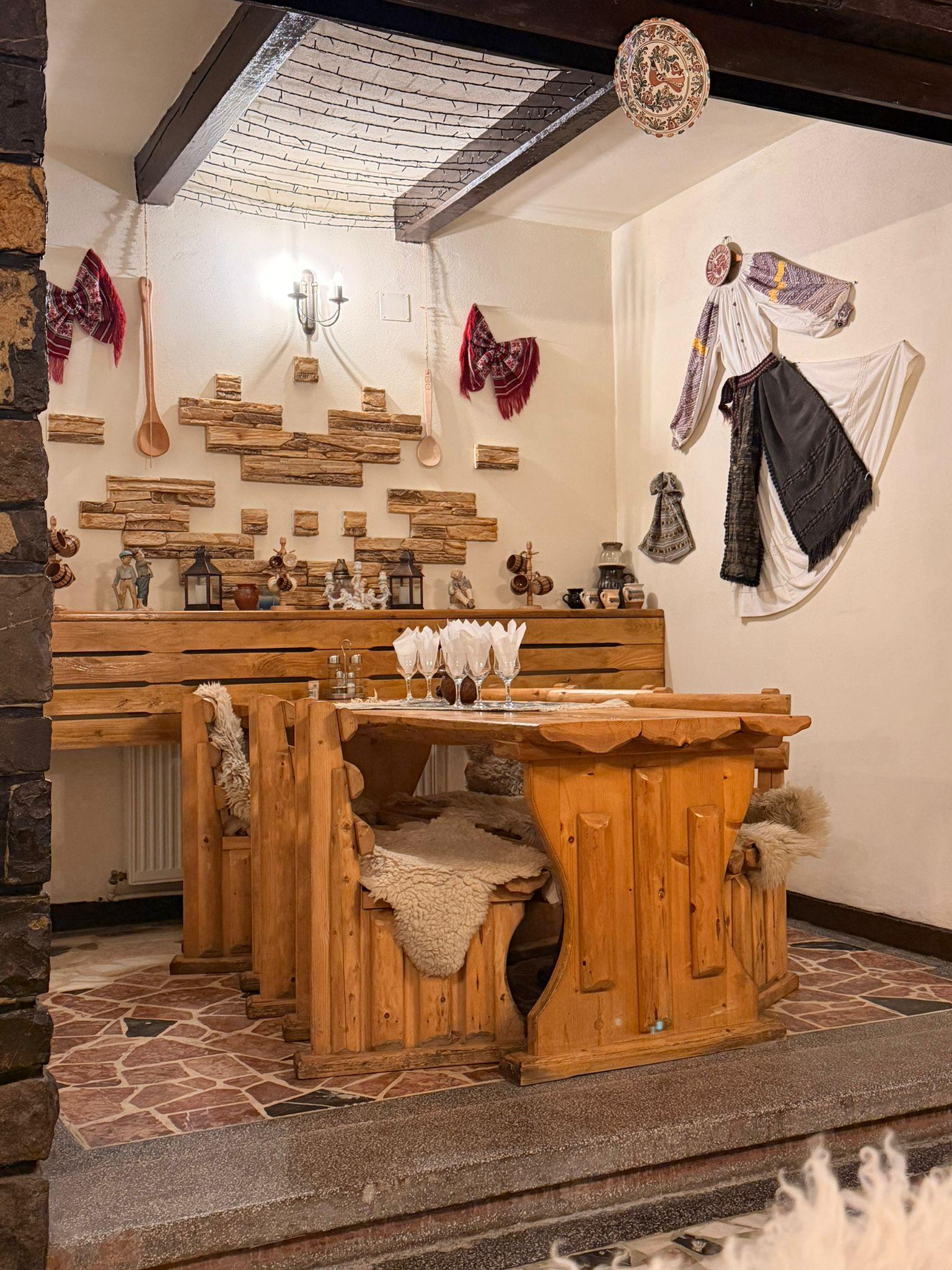 Bucharest: Peleș Castle and Slănic Salt Mine Day Trip