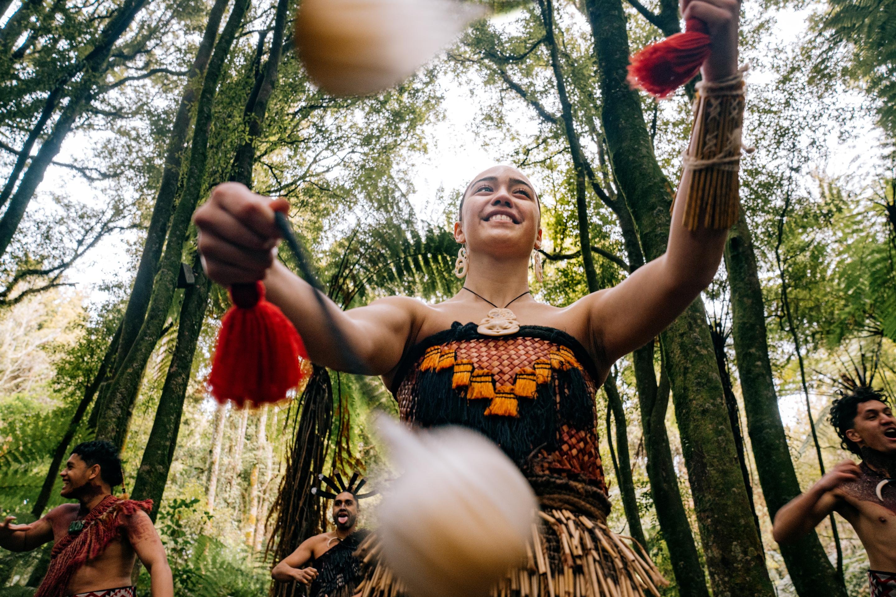 Māori cultural experience in Rotorua — village, haka and hangi — image 8