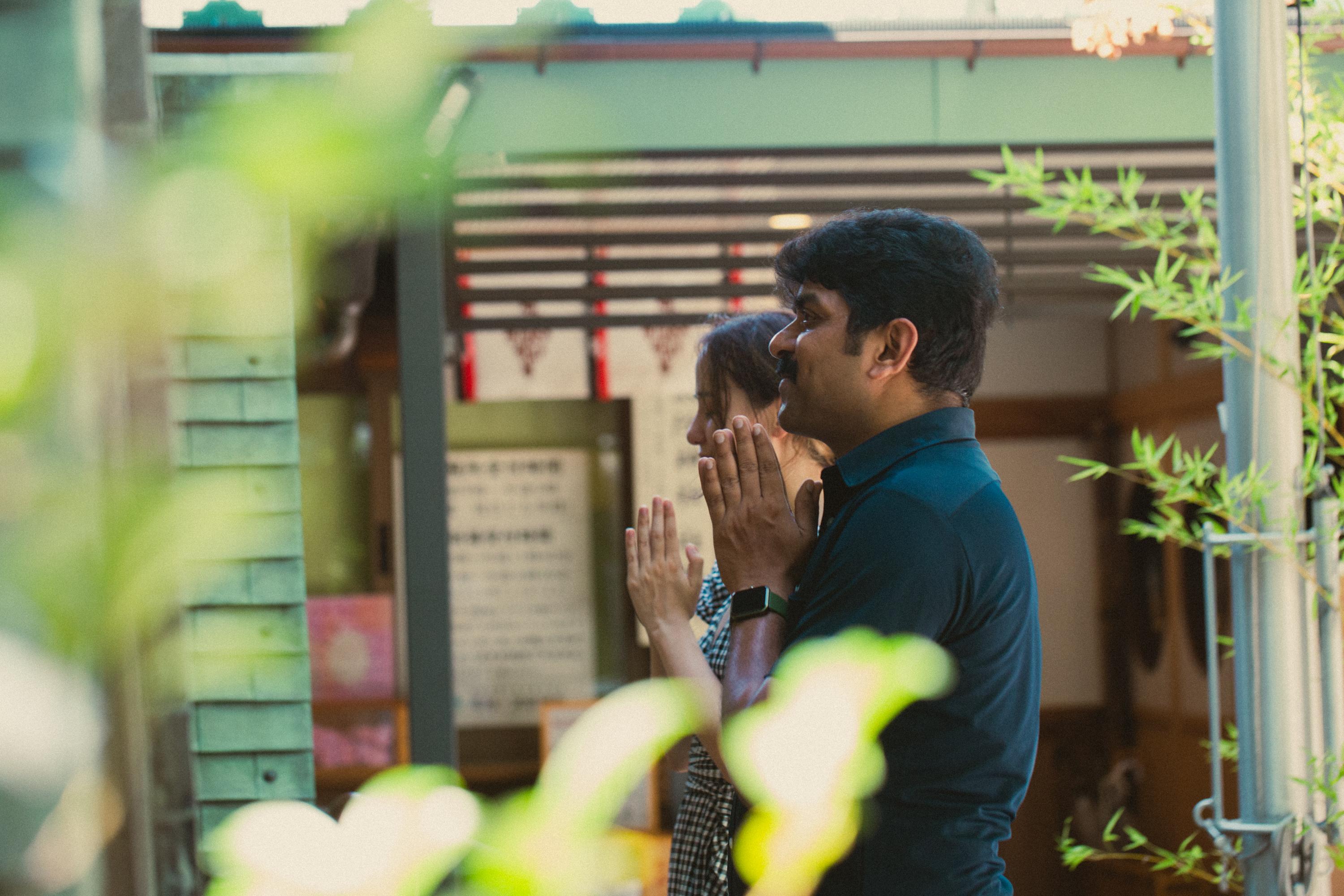 Tsukiji fish market tour — outer market stalls, street food and Tsukiji Hongwanji — image 36