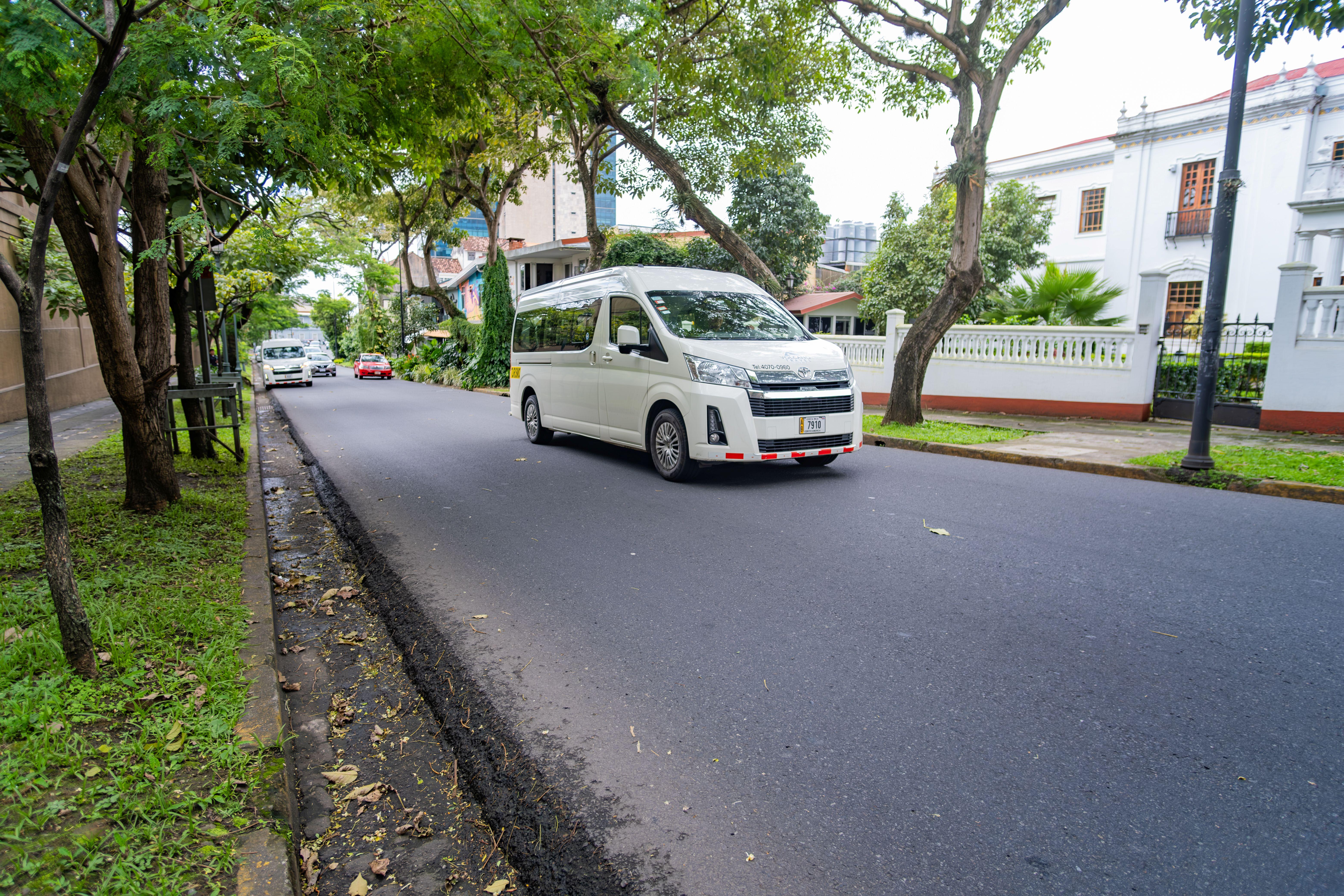 San José to La Fortuna: Shared Airport Shuttle by Volcano Travel