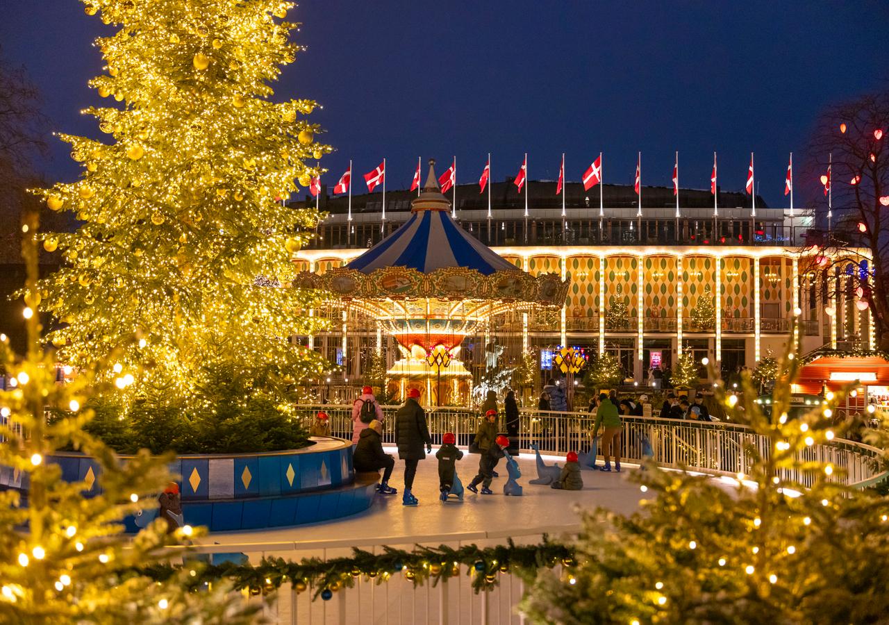 Copenhagen Christmas market and winter city scenery — image 6