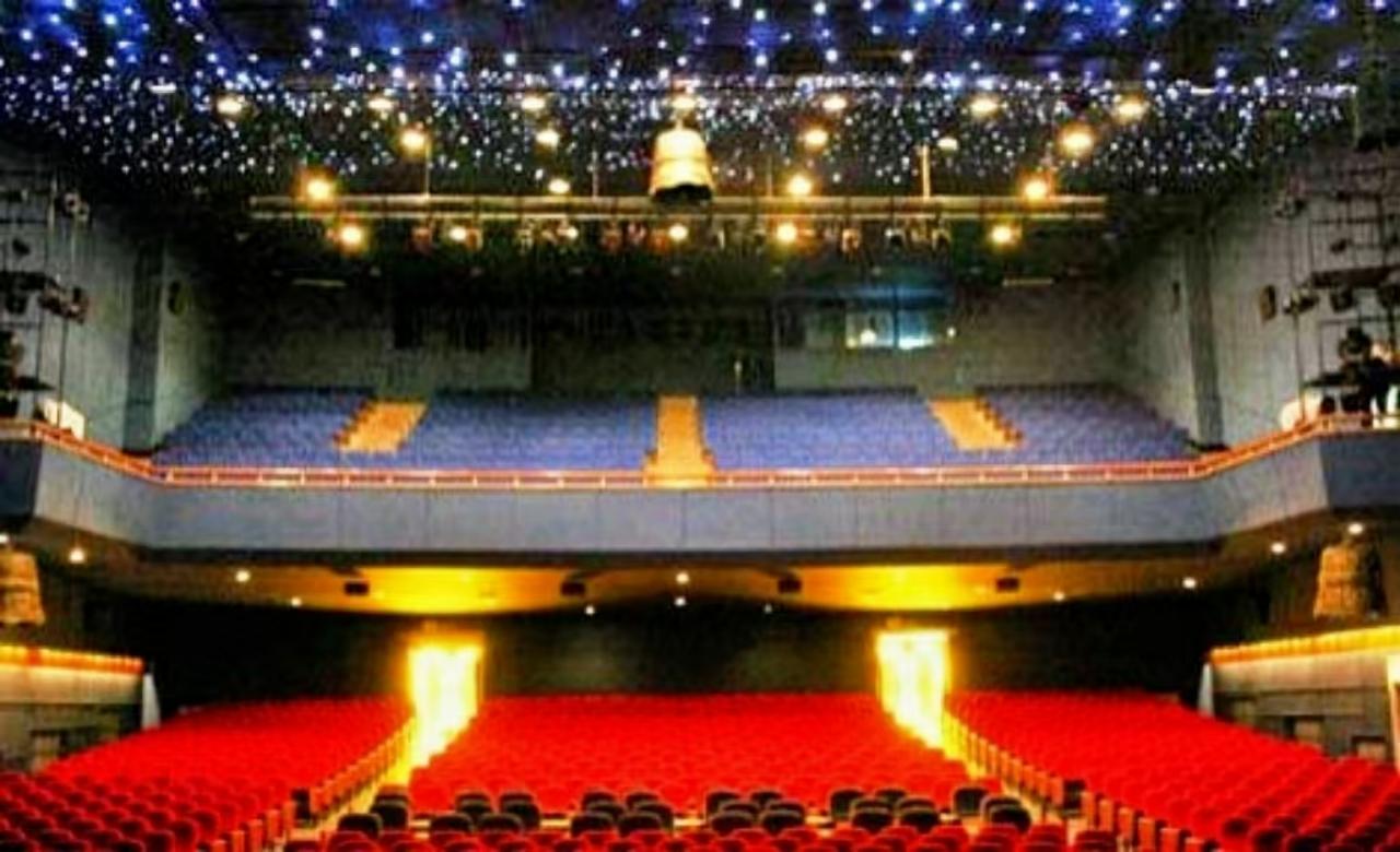 Red Theatre Acrobatic Performance with Hotel Transfer