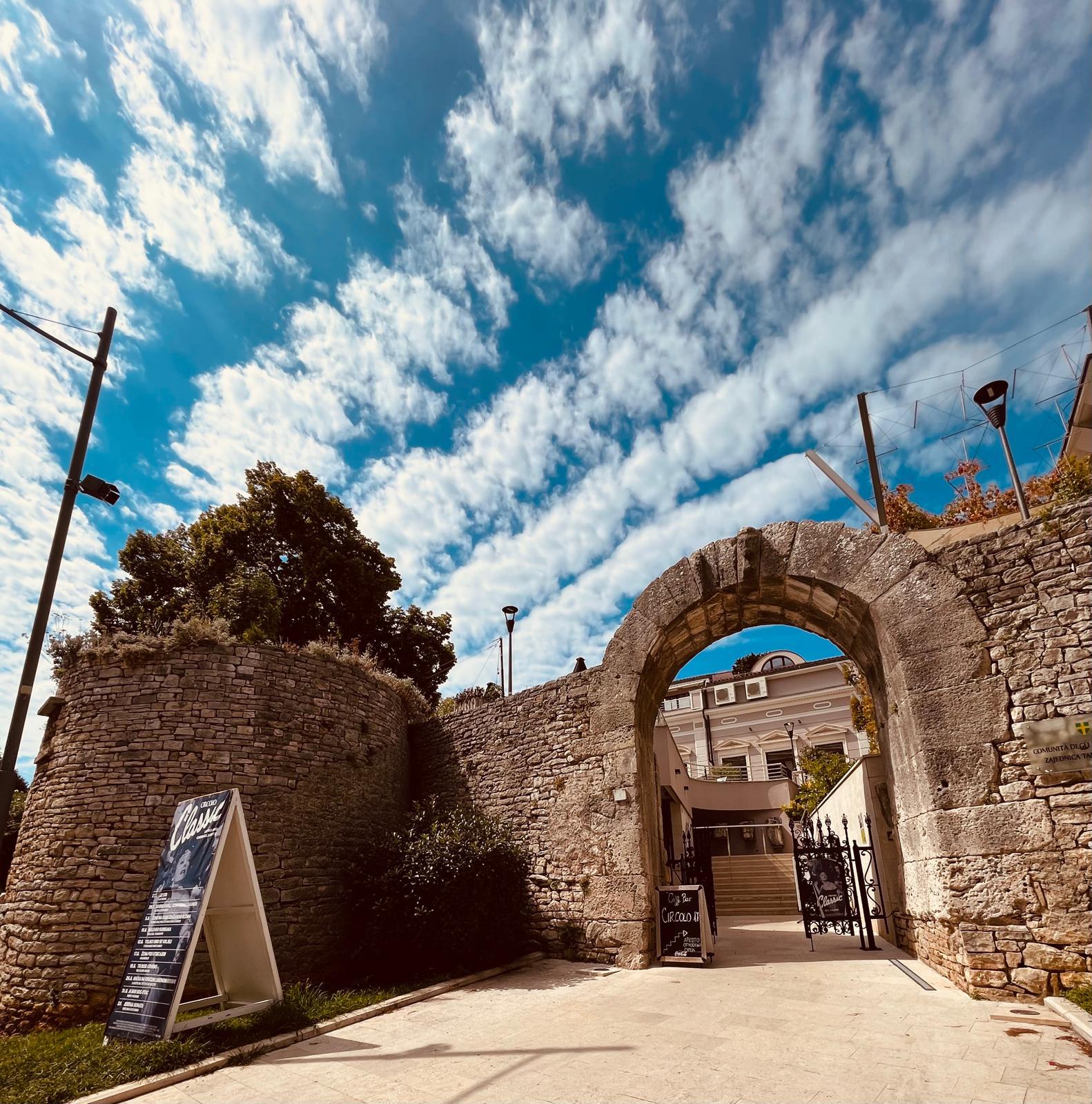 Private Pula Historical Walking Tour with Arena Access