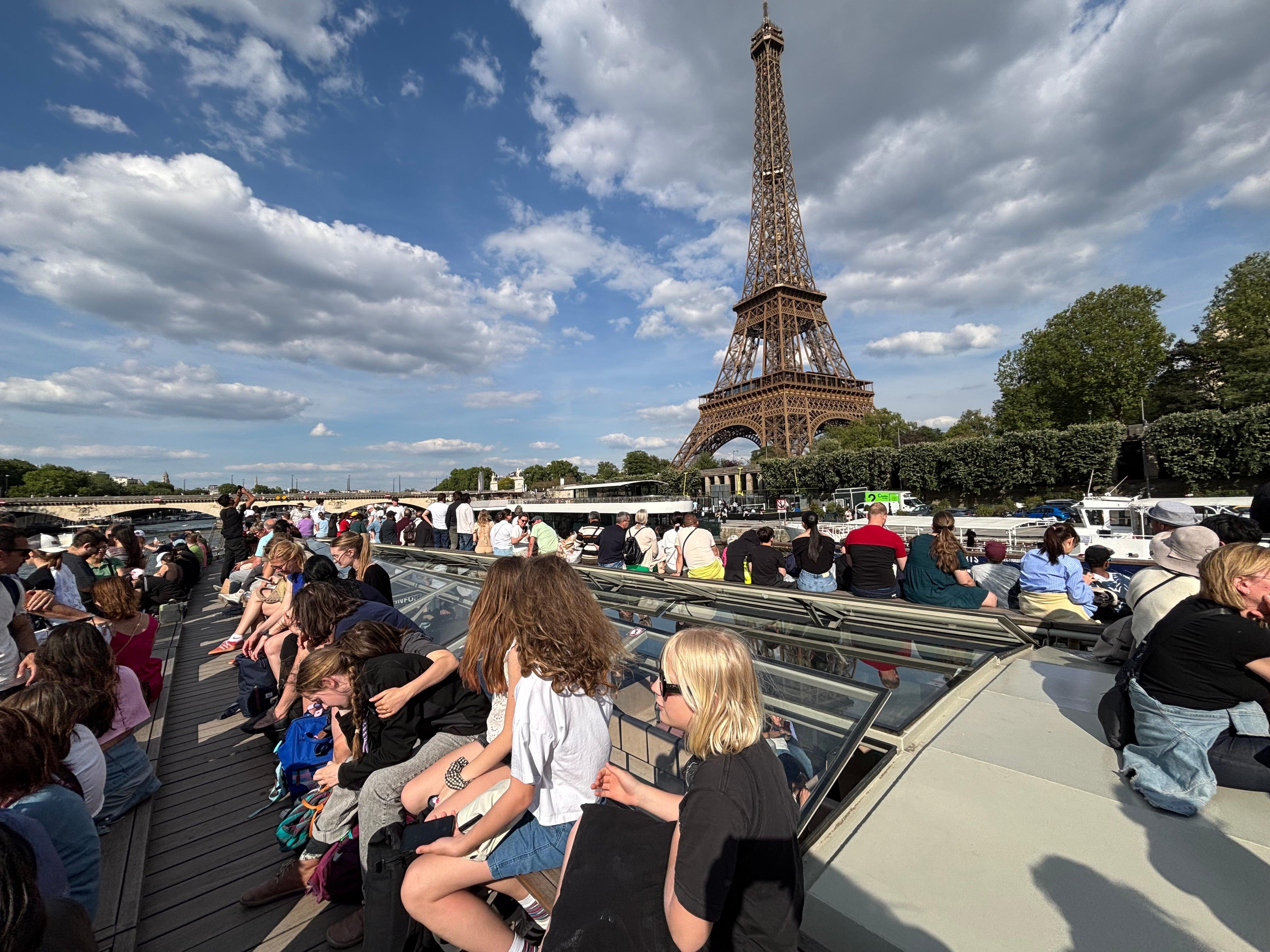 Paris: 1-Hour Seine River Sightseeing Cruise from the Eiffel Tower