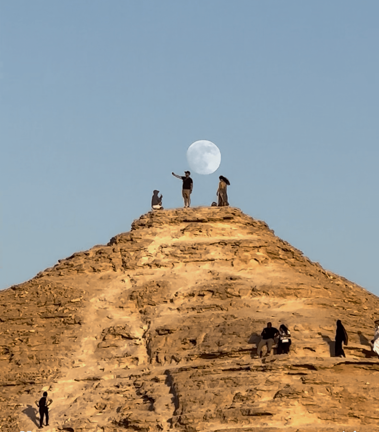 Riyadh: Edge of the World 4x4 Sunset Adventure