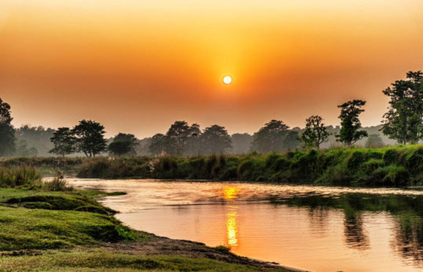 Sauraha: Rapti River Sunset & Tharu Cultural Dance Tour
