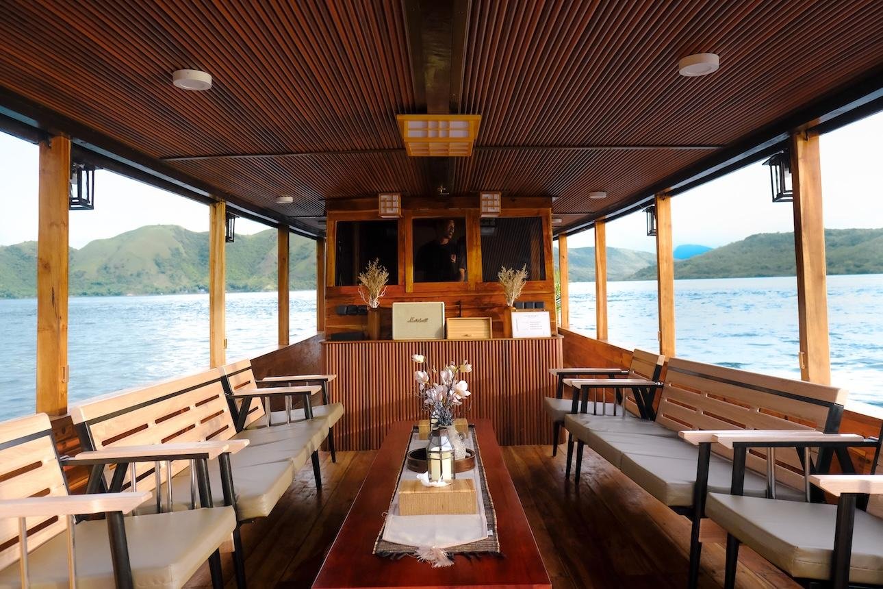 Kimochi Wooden Boat Full-Day Komodo Sailing Adventure