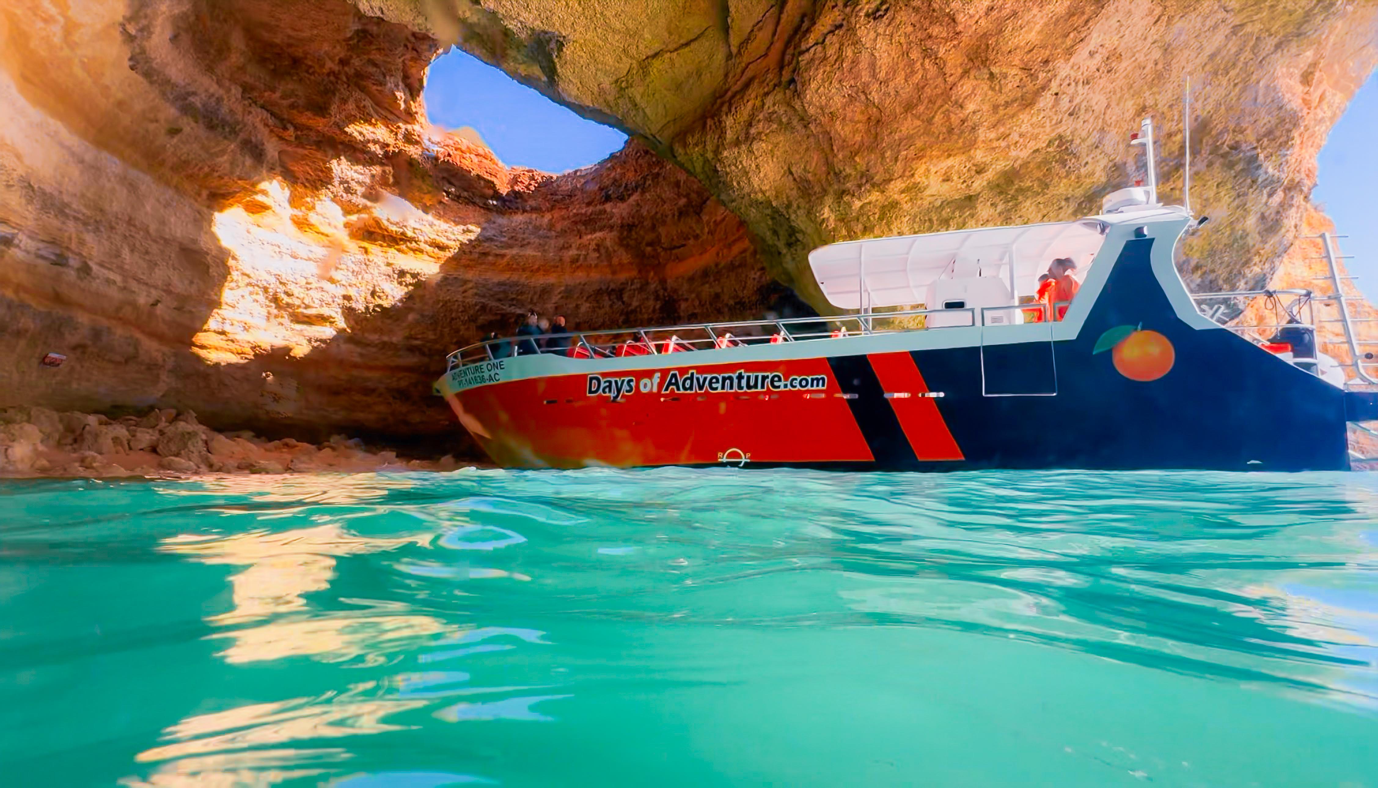 Lagos Speedboat Combo: Dolphin Watching & Benagil Caves