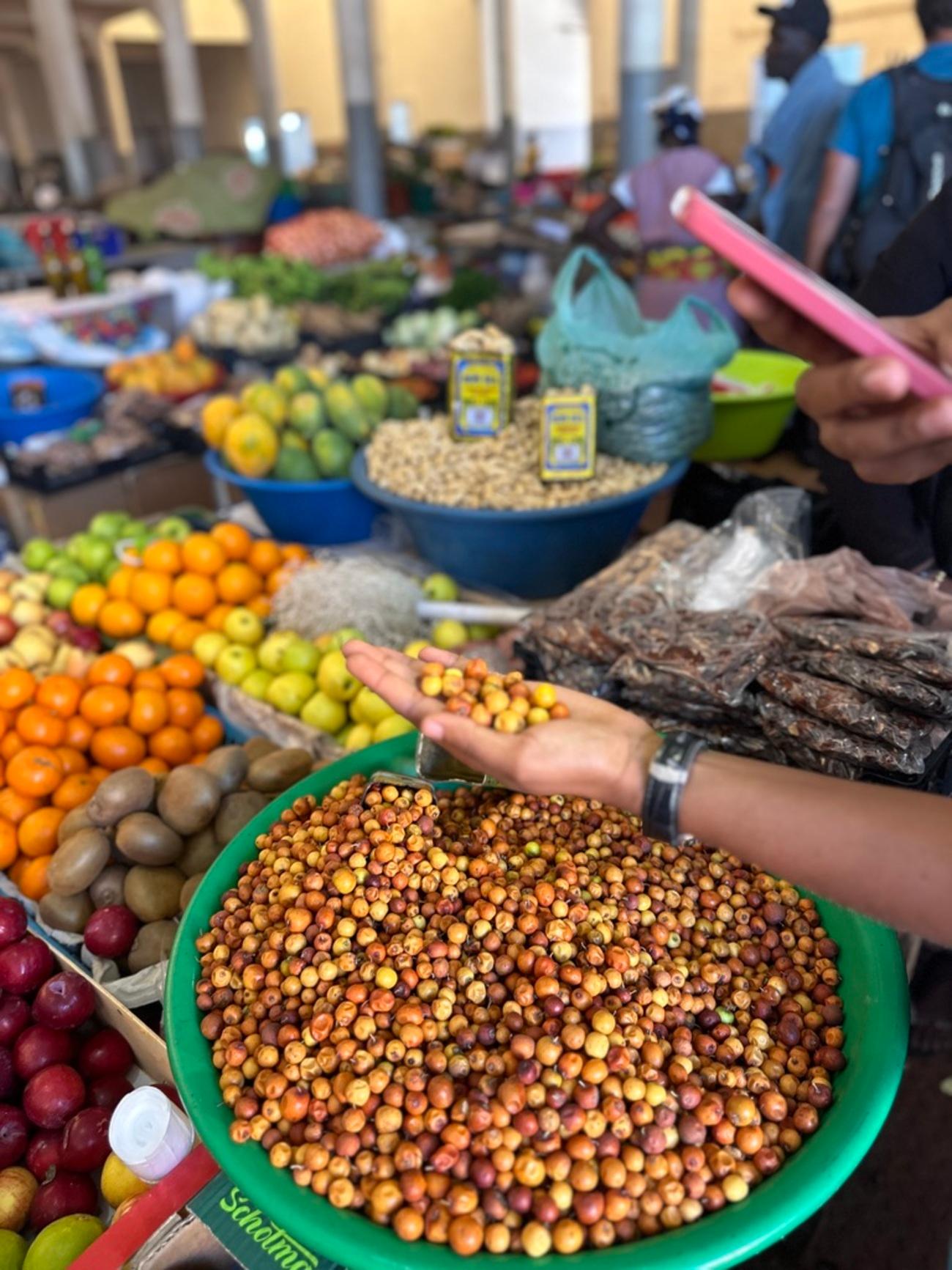 Plateau Walking Tour: Street Art, Markets & Colonial Heritage