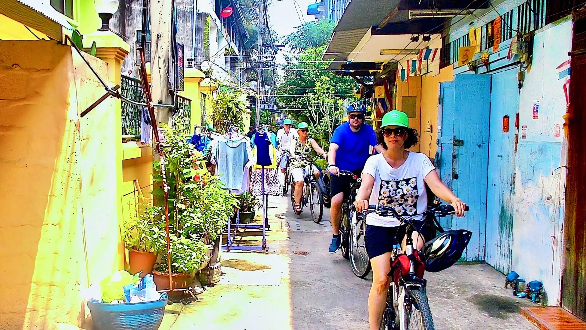 Bangkok Bike Tour: Chinatown, Flower Market & Turtle Feeding