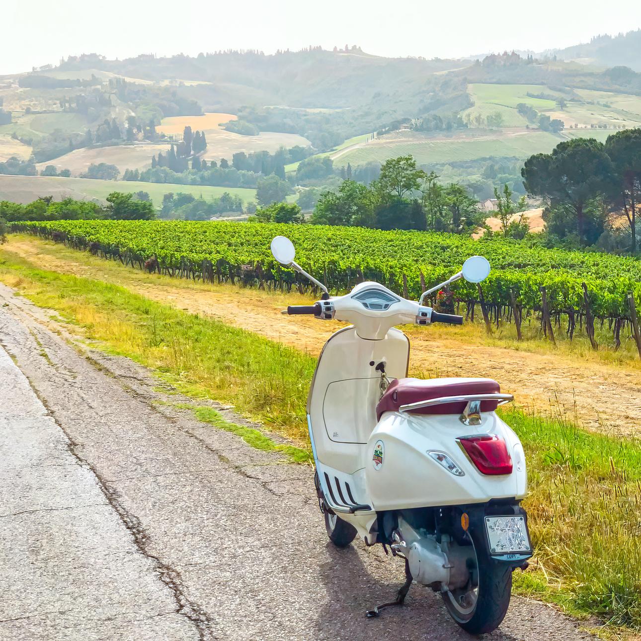 Tuscany vespa tour passenger no licence e-car Chianti — image 5