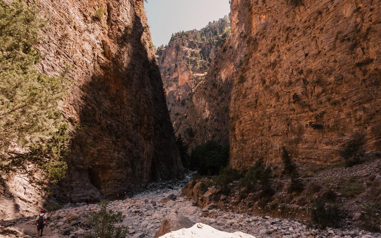 Samaria Gorge hike Crete — Xyloskalo descent, Iron Gates Sideroportes, kri-kri ibex, Agia Roumeli Libyan Sea — image 68