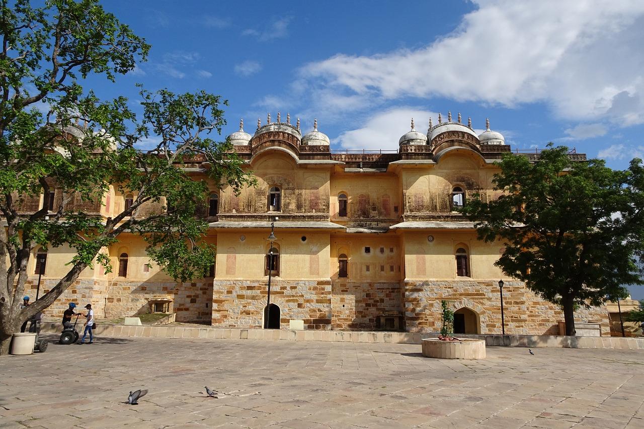 Jaipur Hillside Forts: 4-Hour Tuk-Tuk Adventure