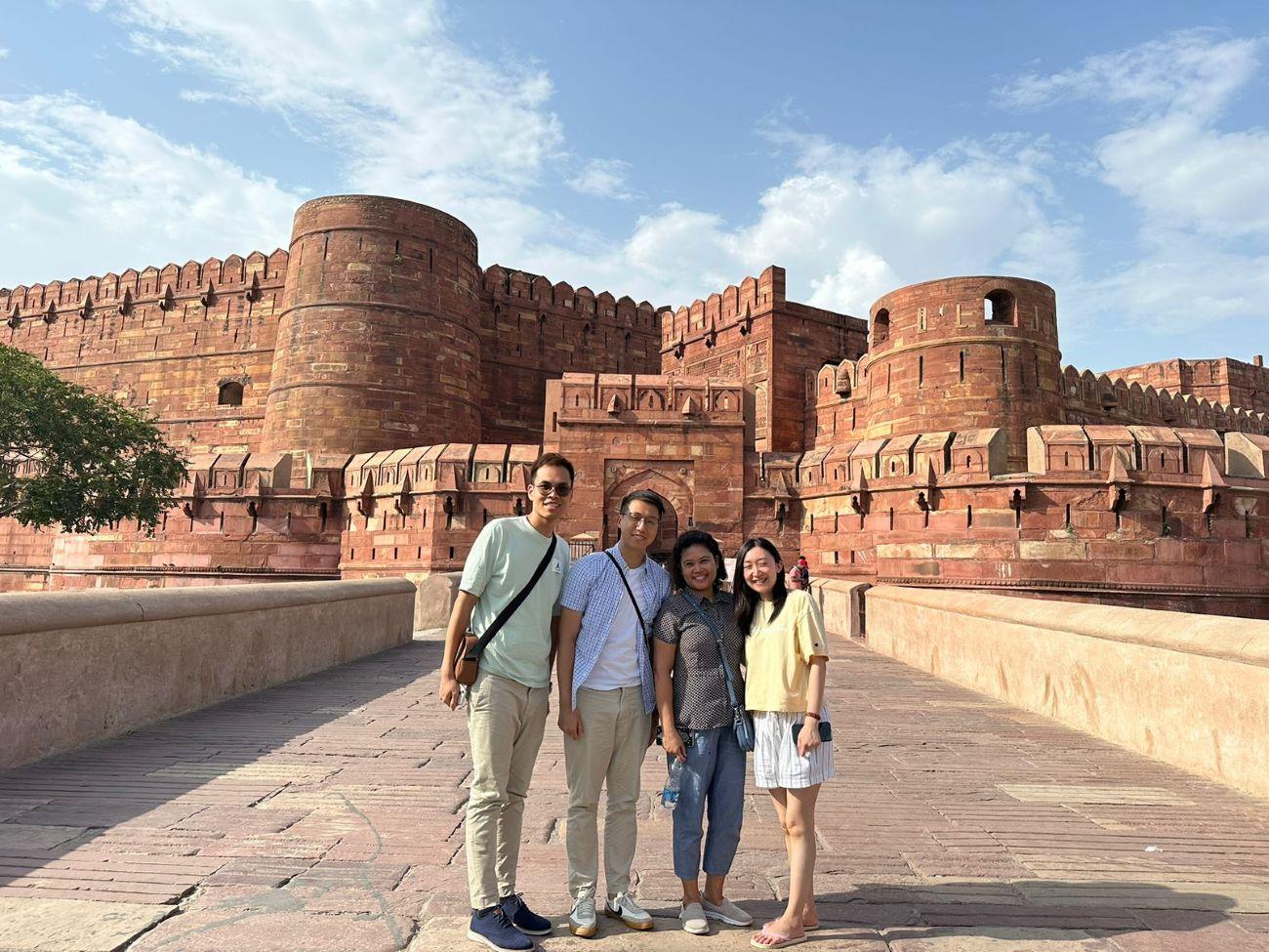Agra Private Tour: Taj Mahal Sunrise & Agra Fort with Skip-the-Line Entry