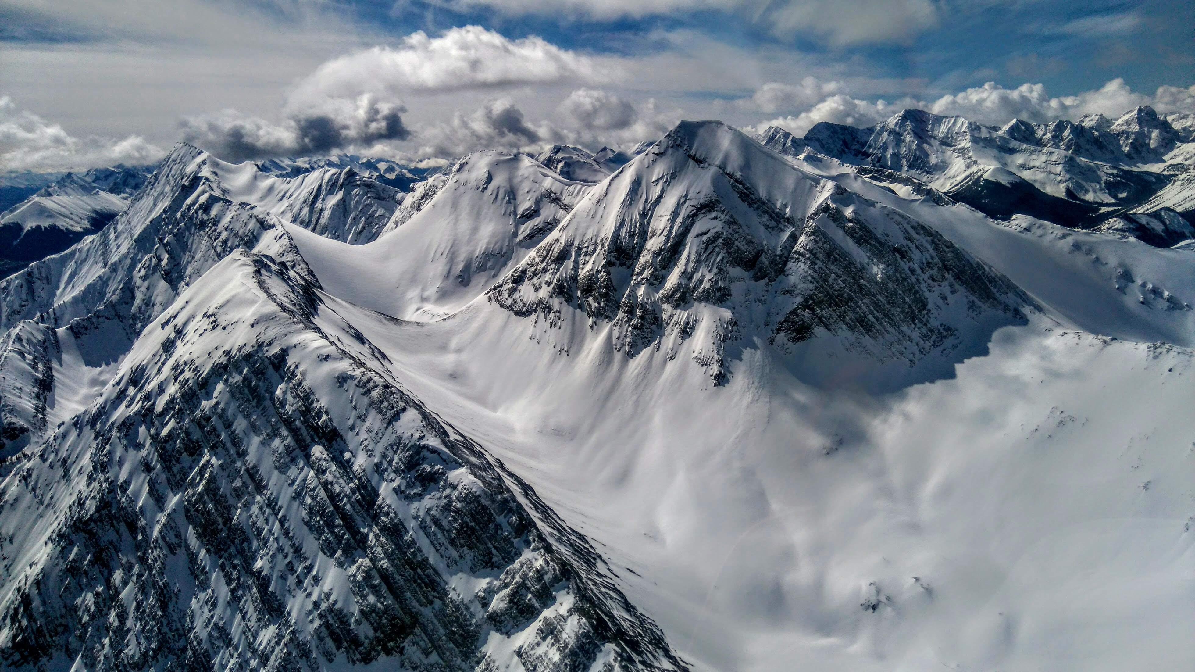 Canmore: 25-Minute Three Sisters Helicopter Tour