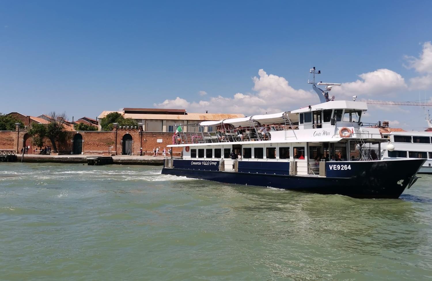 Venice Sunset Boat Cruise with Aperitivo