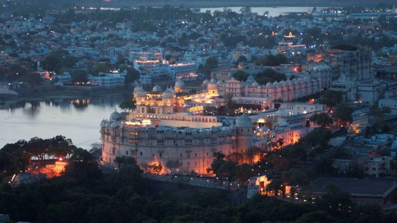 Udaipur Private City Tour: Palace, Boat Cruise & Cultural Evening