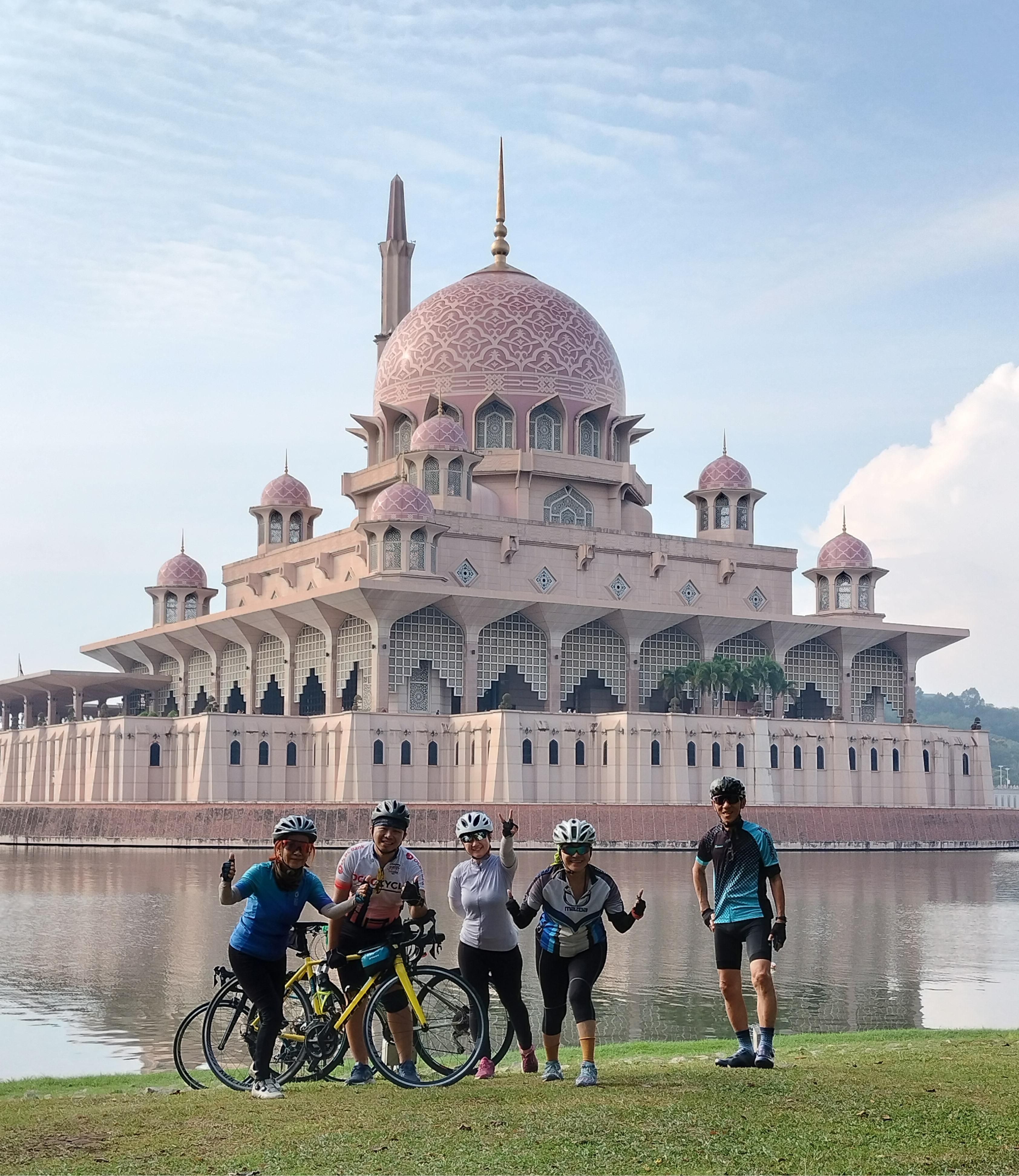 Putrajaya Bike Tour: Malaysia's Modern Capital