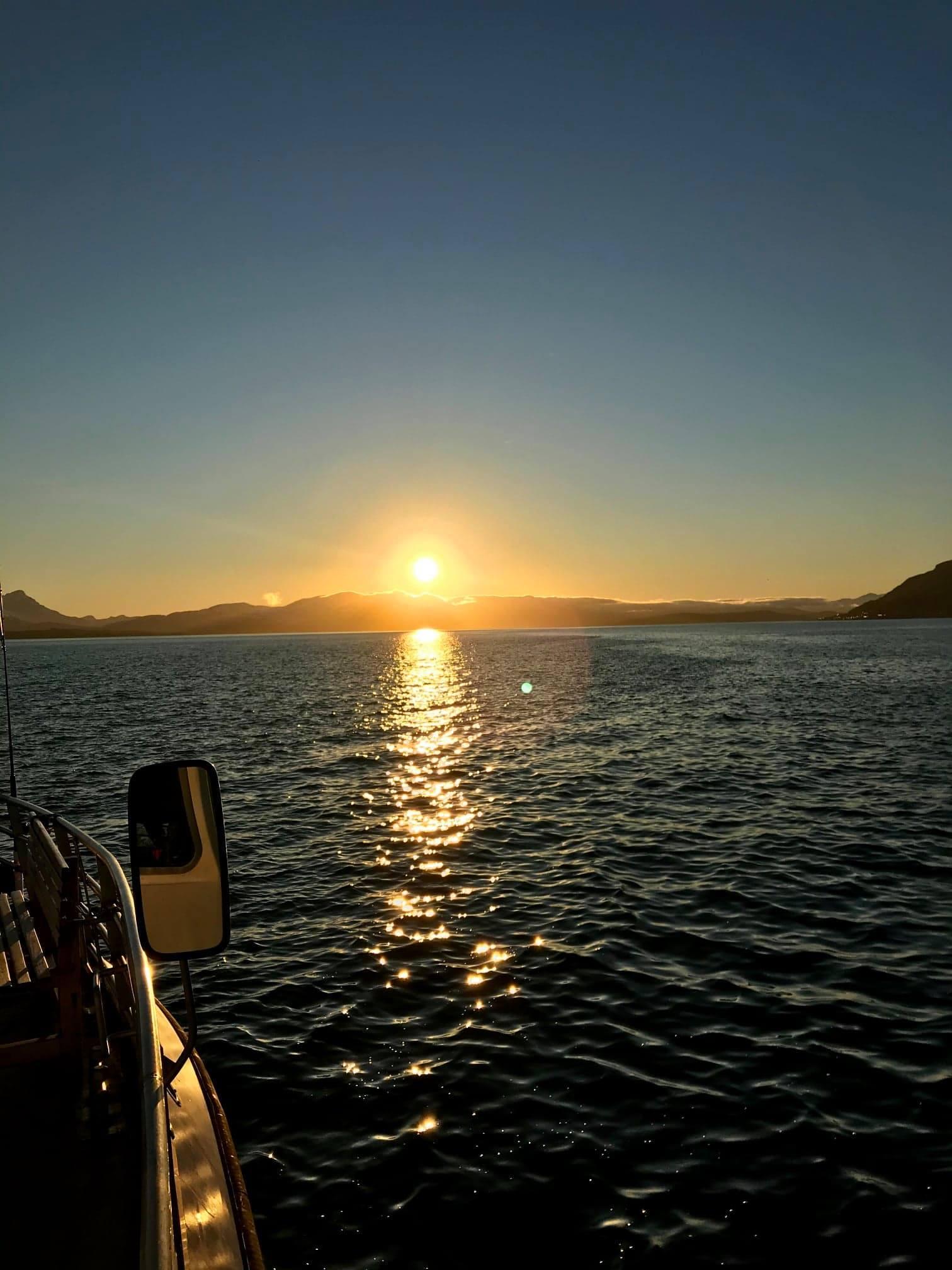 Tromsø Fjord Evening Cruise with Fishing