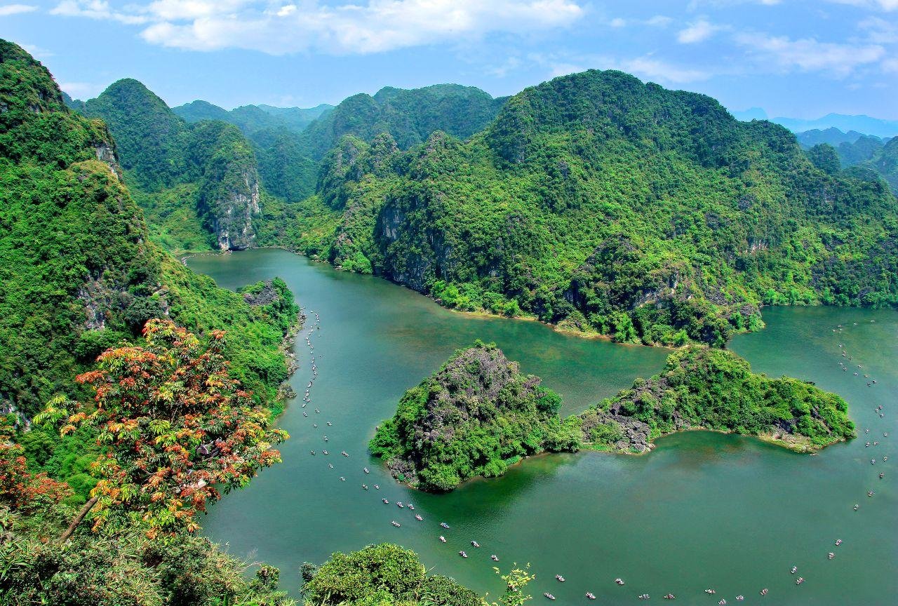 Hanoi to Ninh Binh: Hoa Lu, Trang An & Mua Cave Day Tour