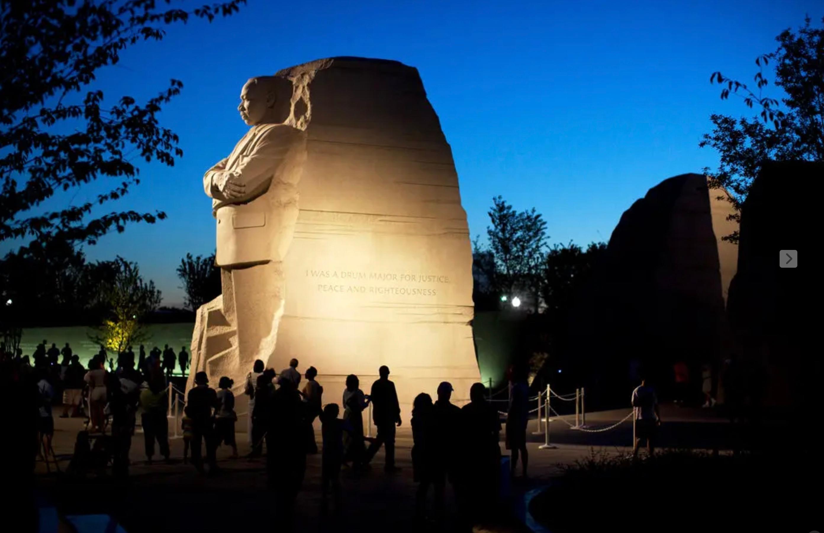 DC Sunset Monuments & Memorials Walking Tour