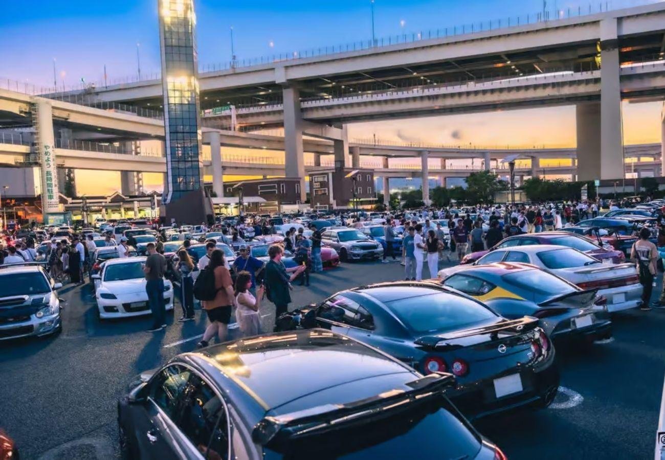 Tokyo Daikoku JDM Car Meet Tour with Private Driver-Guide