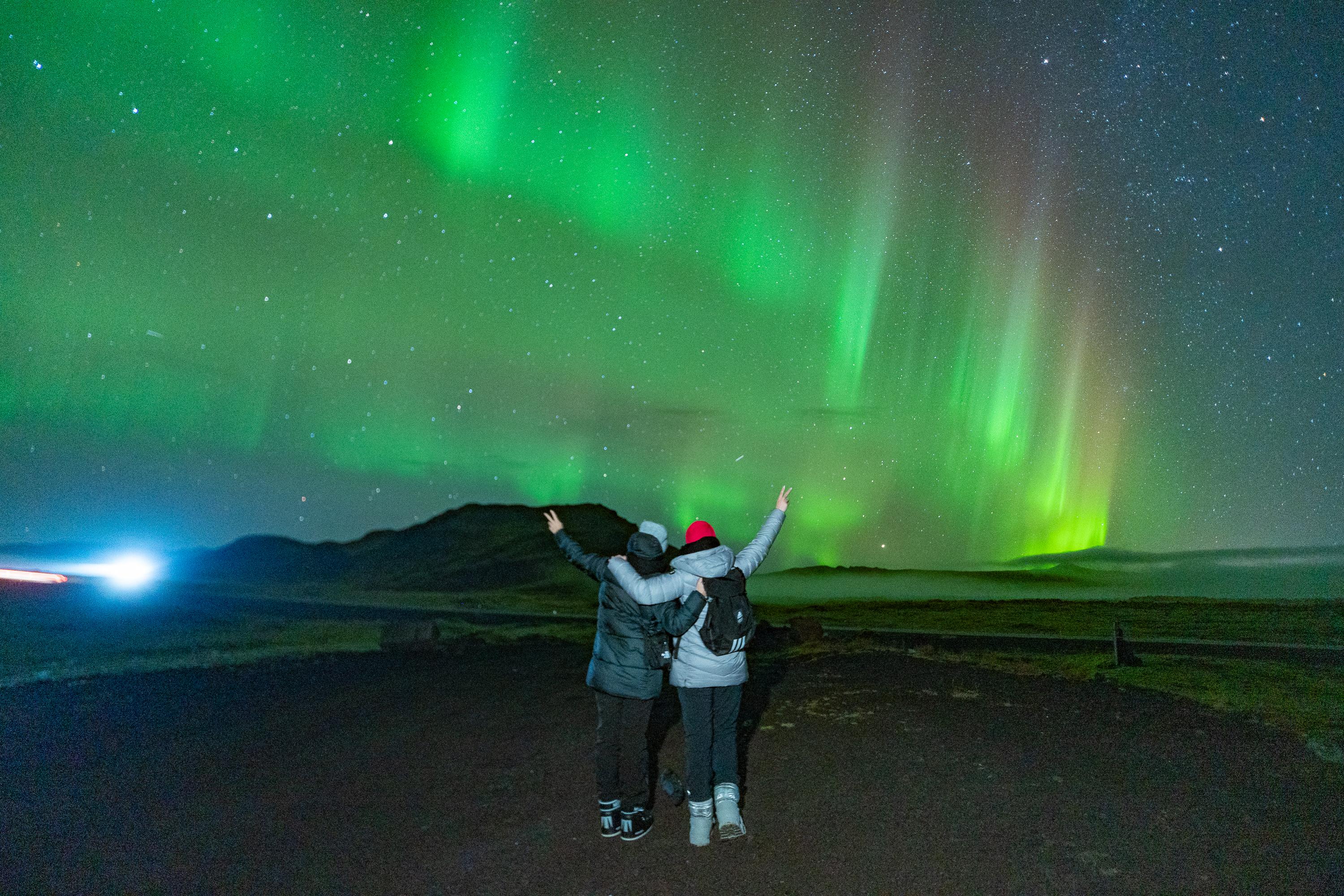 Golden Circle Day Trip & Northern Lights Evening Hunt