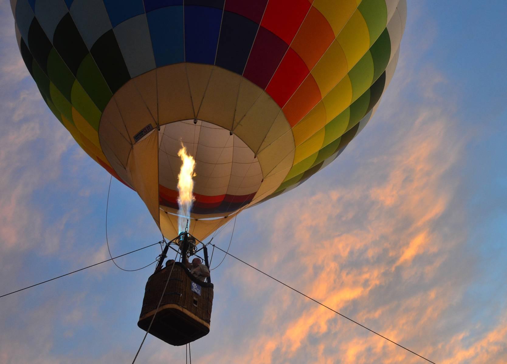 Suesca Hot Air Balloon, Rock Formations & Alpine Heritage Tour