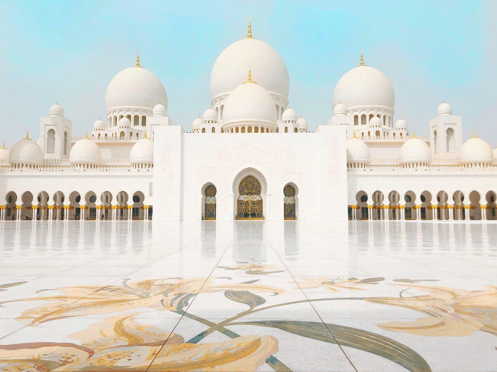 Abu Dhabi City Highlights & Warner Bros. World Day Tour