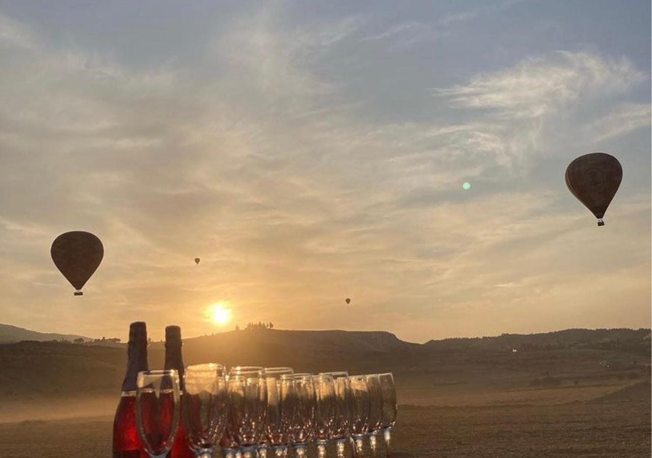 Pamukkale Sunrise Hot Air Balloon Experience